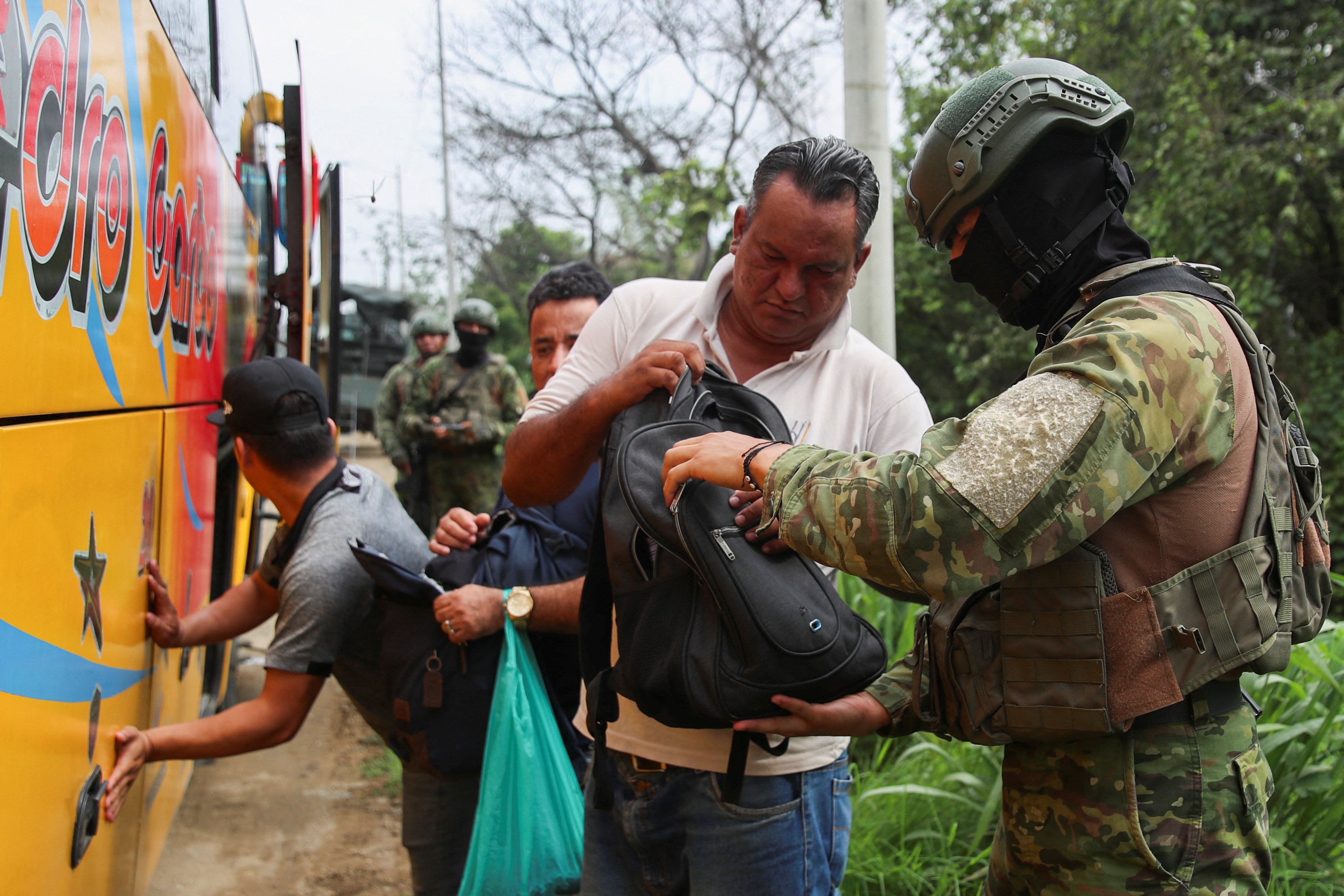 Inspection à un point de contrôle à Guayaquil, en Equateur, le 12 janvier 2024. Photo Henry Romero/Reuters