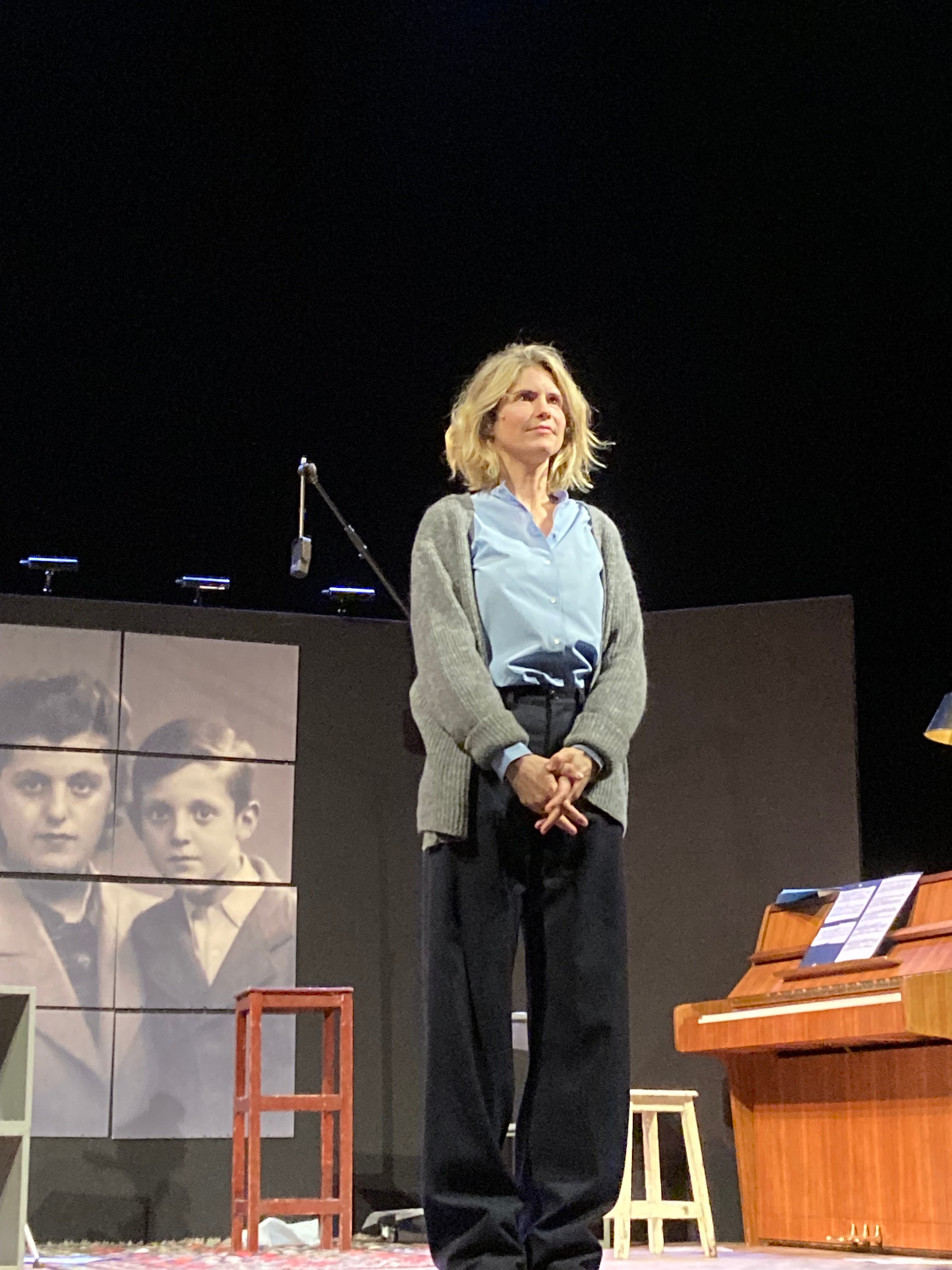 Alice Taglioni, fin du spectacle. Certains spectateurs l'applaudissent debout