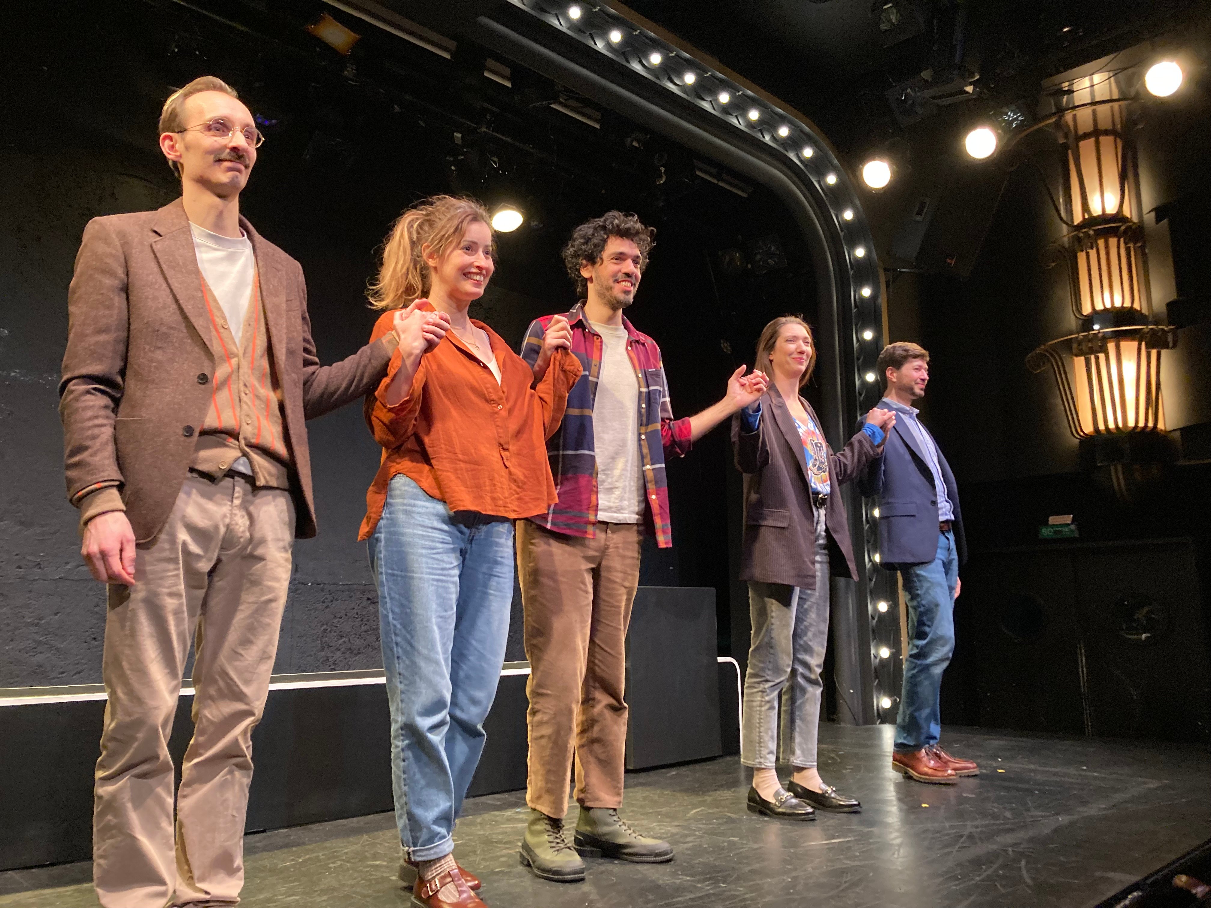 De g. à dr. Nicolas Lumbreras, co-metteur en scène, Baya Rehaz, Rudy Milstein, Zoé Bruneau et Erwan Téréné