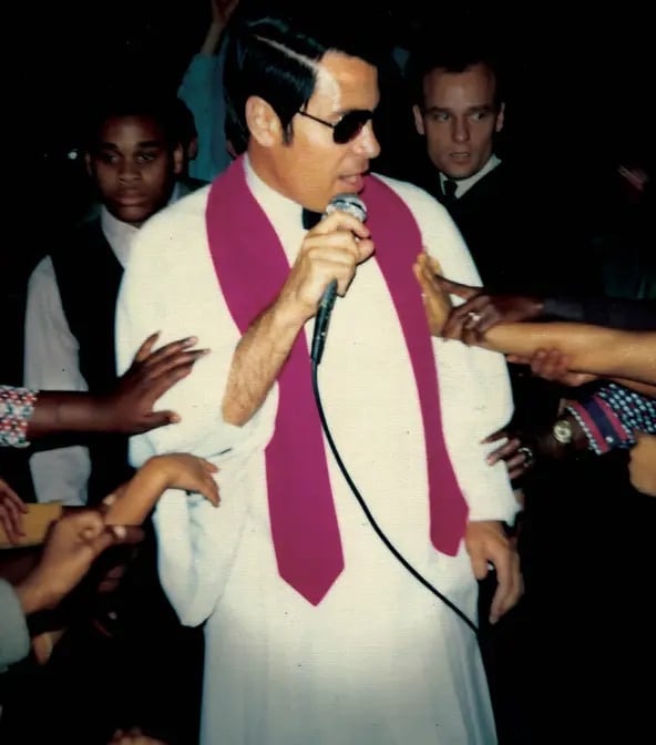 "Down byyyyy the river side TOUS AVEC MOI !"