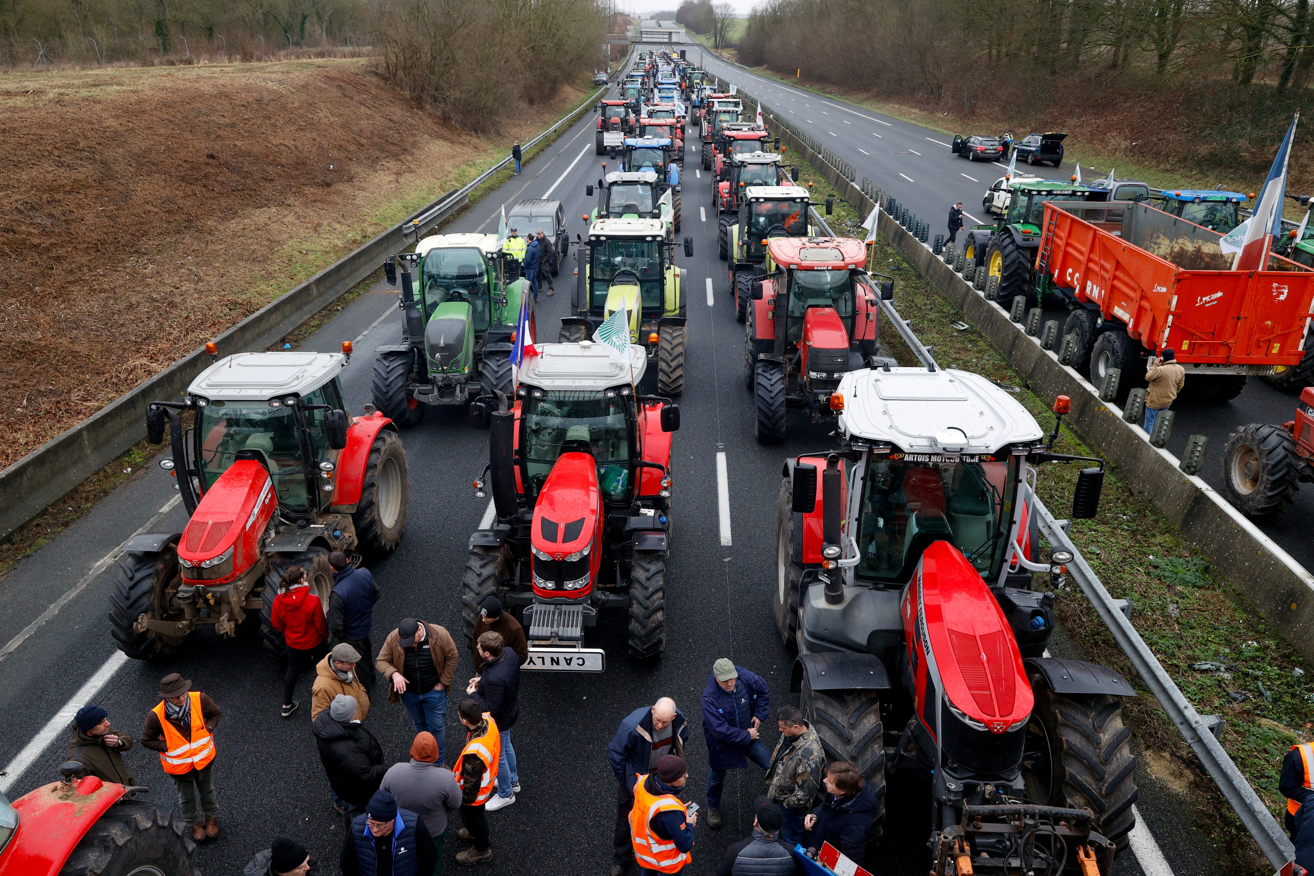 Manifestation sur l'autoroute A1, près de Paris. Photo: Abdul Saboor / Reuteurs