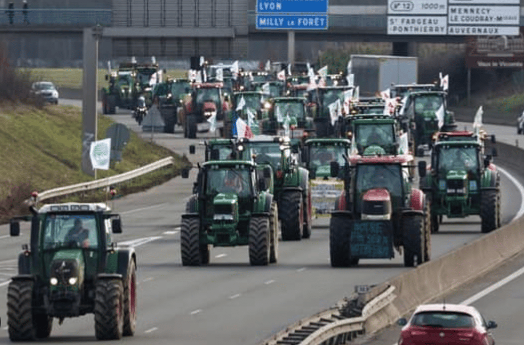 Les agriculteurs multiplient les actions de blocage partout en France. 