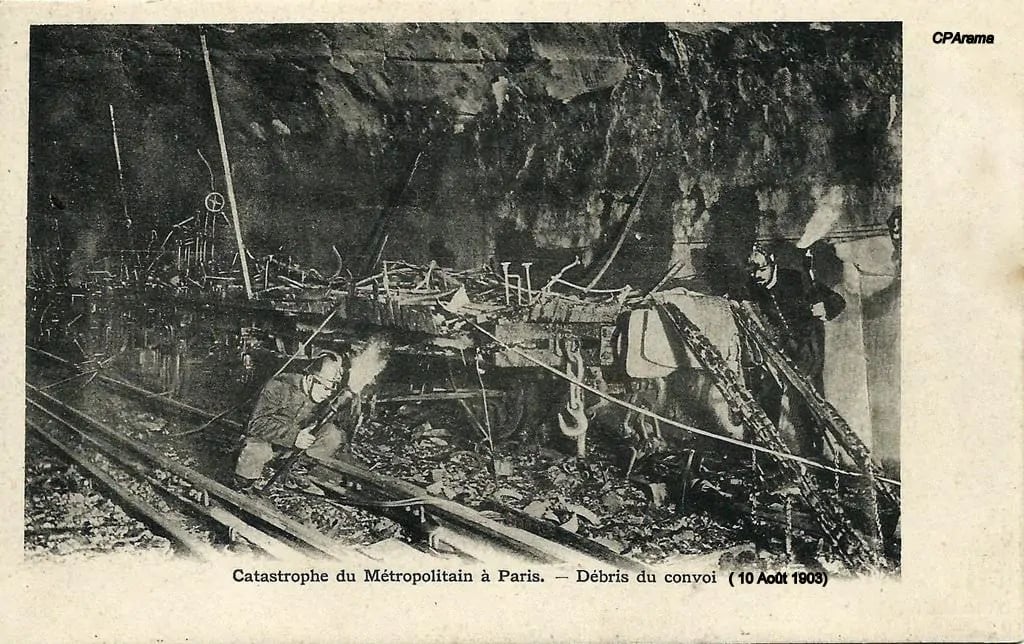 Les débris calcinés du métro après la catastrophe, 1903.