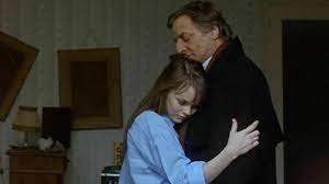 1989 : une scène de Noce Blanche de Jean-Claude Brisseau avec Vanessa Paradis et Bruno Cremer (mort en 2010)
