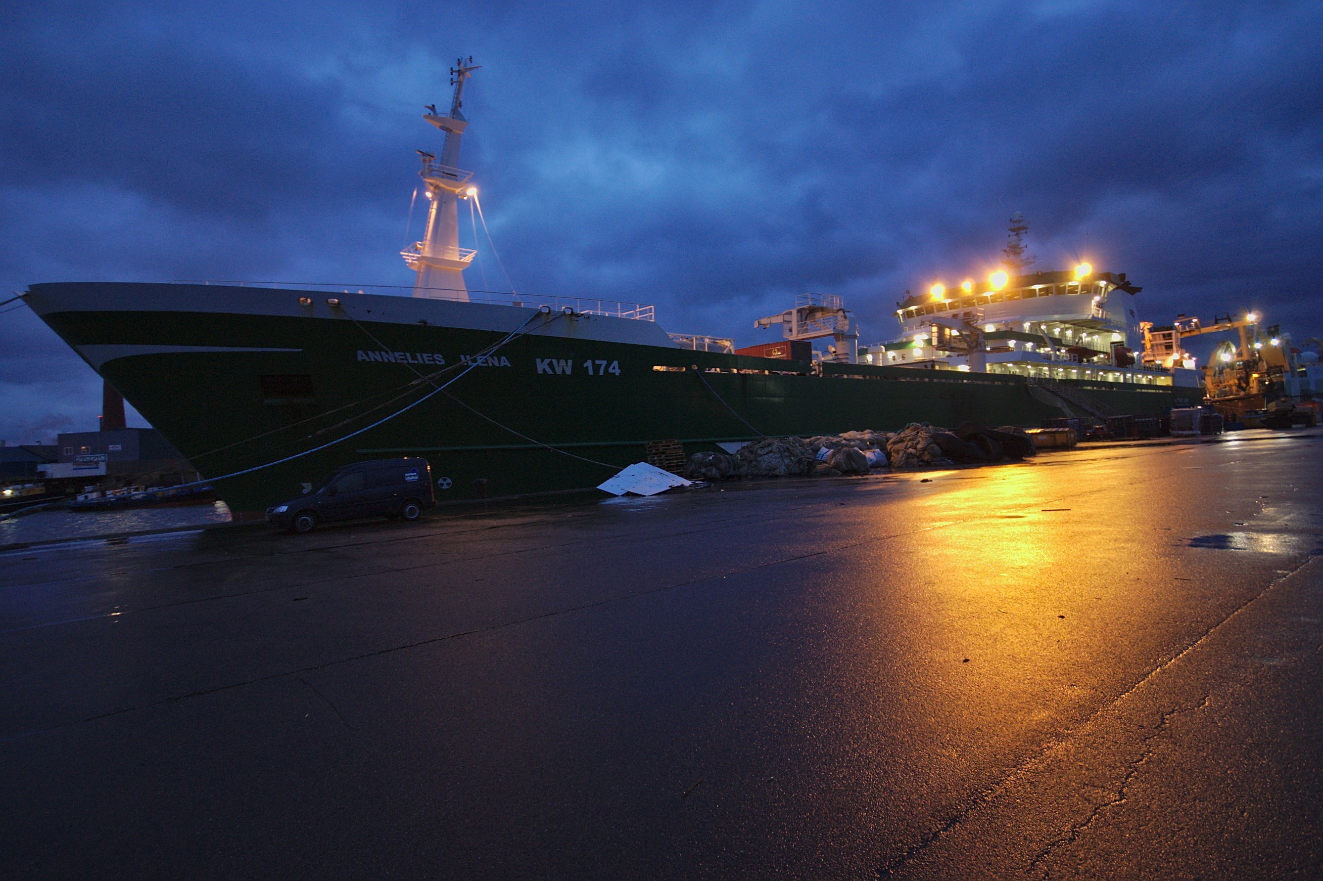 Le bateau-usine “Annelies-Ilena”, l’un des plus grands chalutiers du monde.