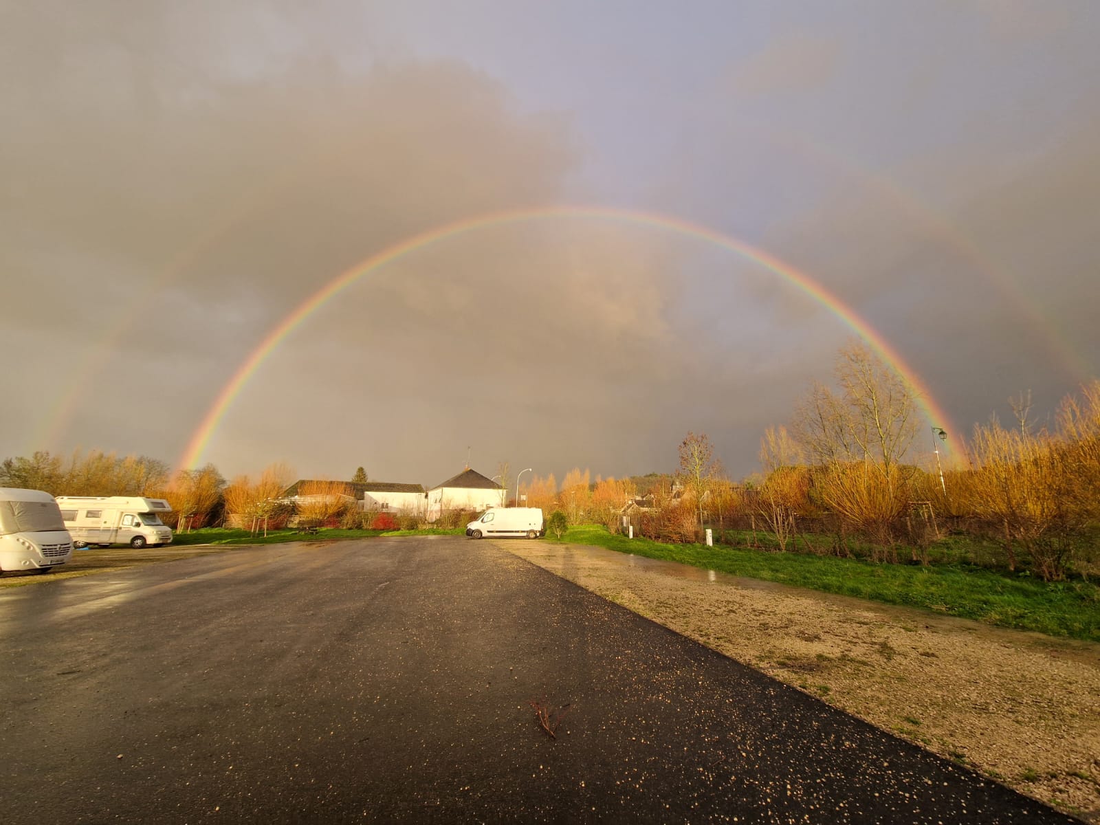 Entre deux averses qu'on s'est pris sur la tête pendant une balade, on a eu le droit à ce joli spectacle.