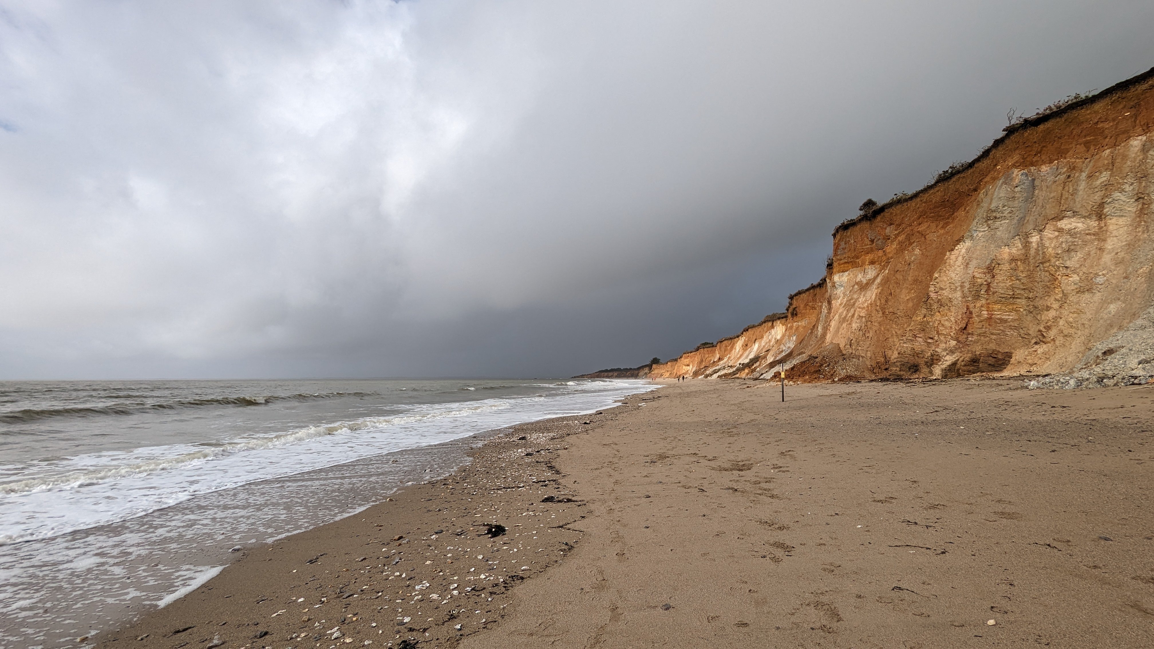 La plage de la "Mine d'or". Oui parce qu'un gars a trouvé des paillettes d'or dans la falaise il s'est dit qu'il allait devenir riche. Bah non.