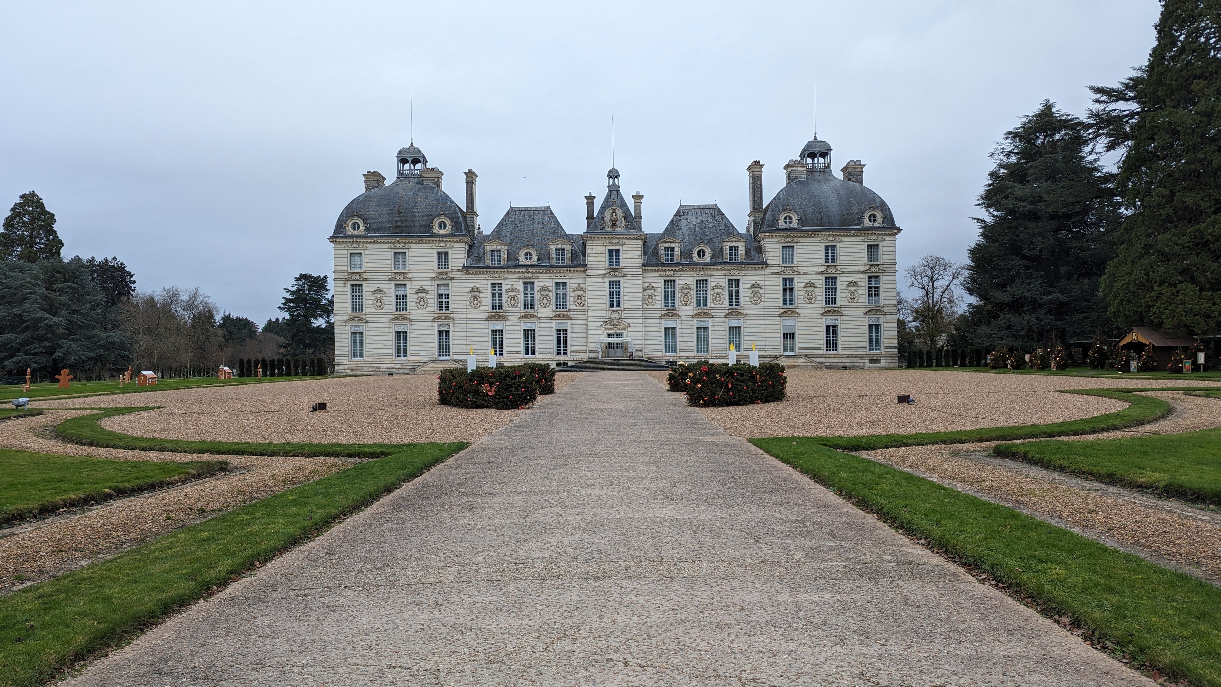 Le château de Cheverny. Retour ici après une visite il y a quelques années. Joli, bien entretenu, il a de l'allure, mais...