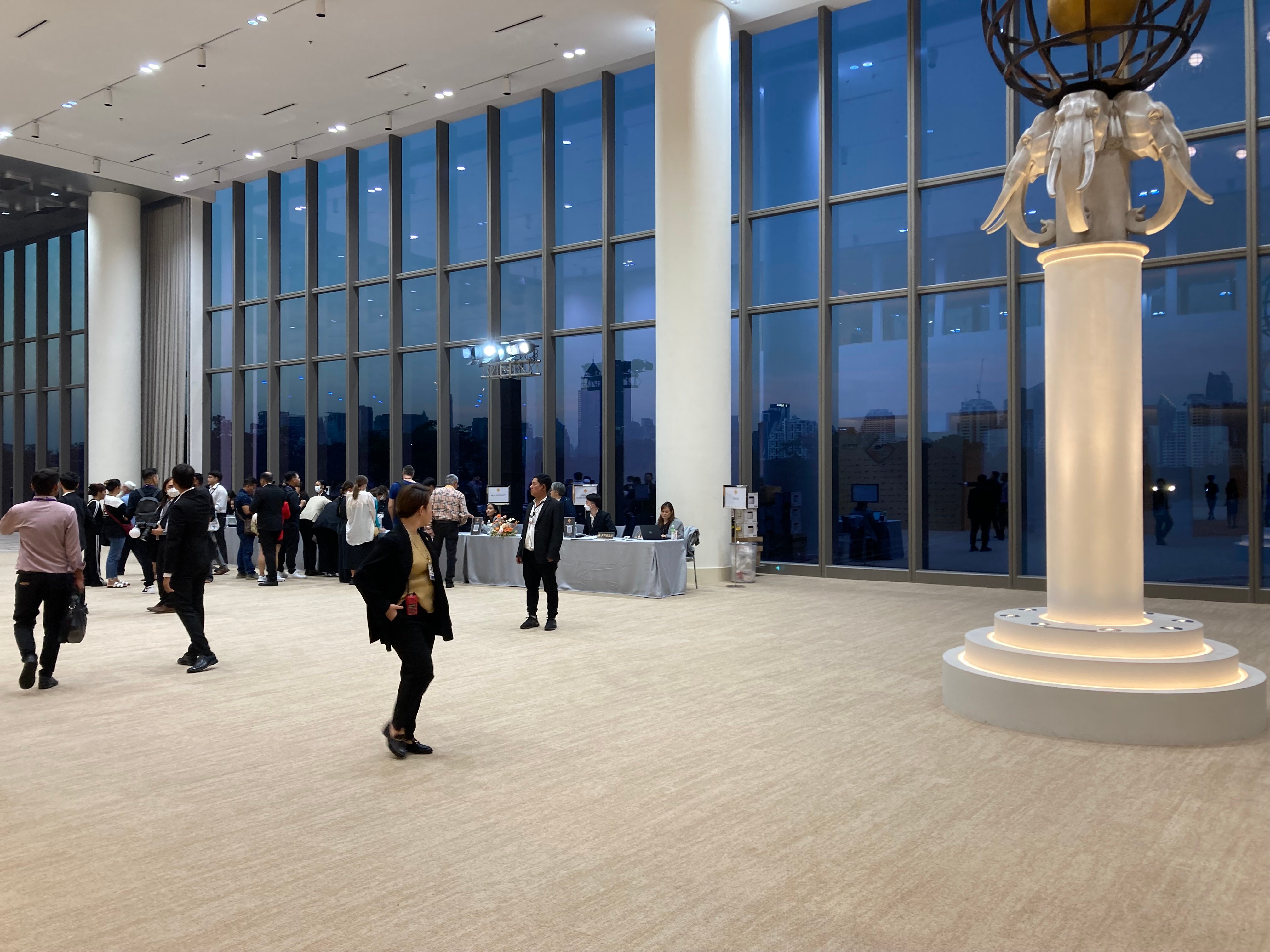 Une idée de leur Palais des congrès, vaste et propre