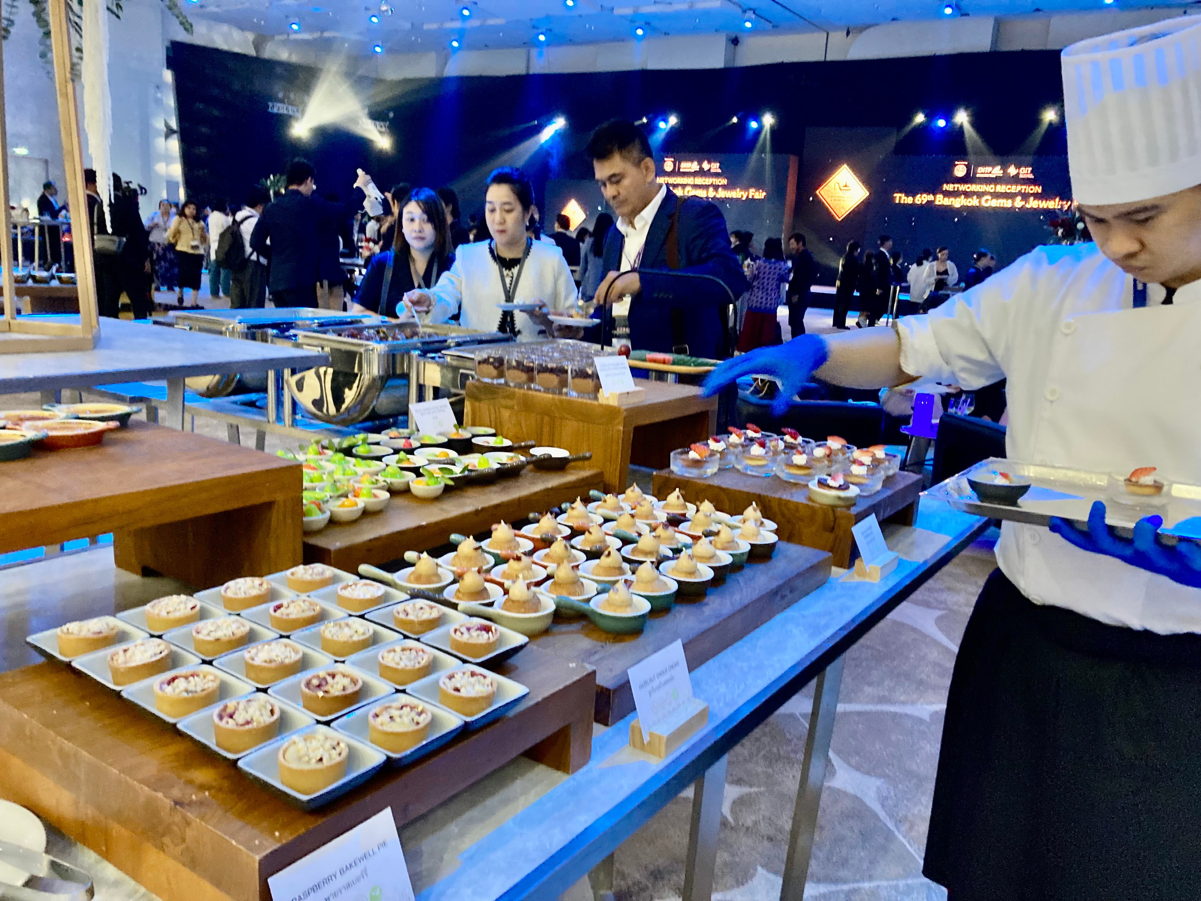 Et une idée des petits fours au cocktail de Bangkok Gams Show