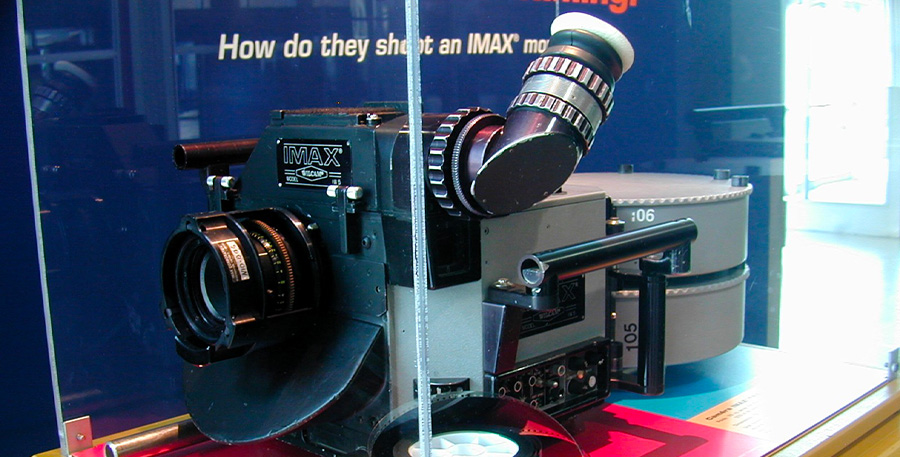 Une des premières caméras IMAX, old school // © Wikipedia