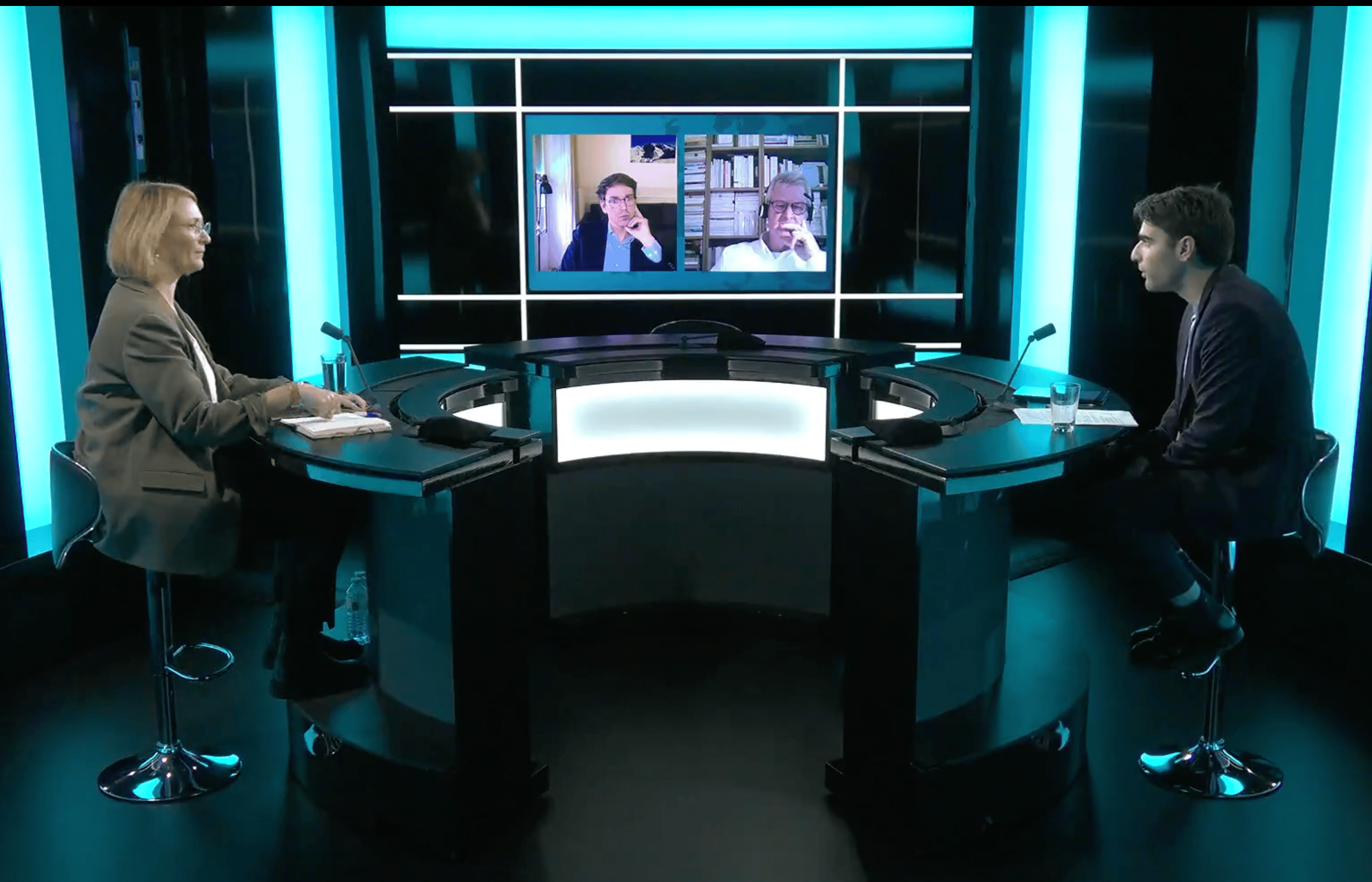 La première de 100% Europe dans le studio parisien de Canalchat Grandialogue, vendredi 23 février.