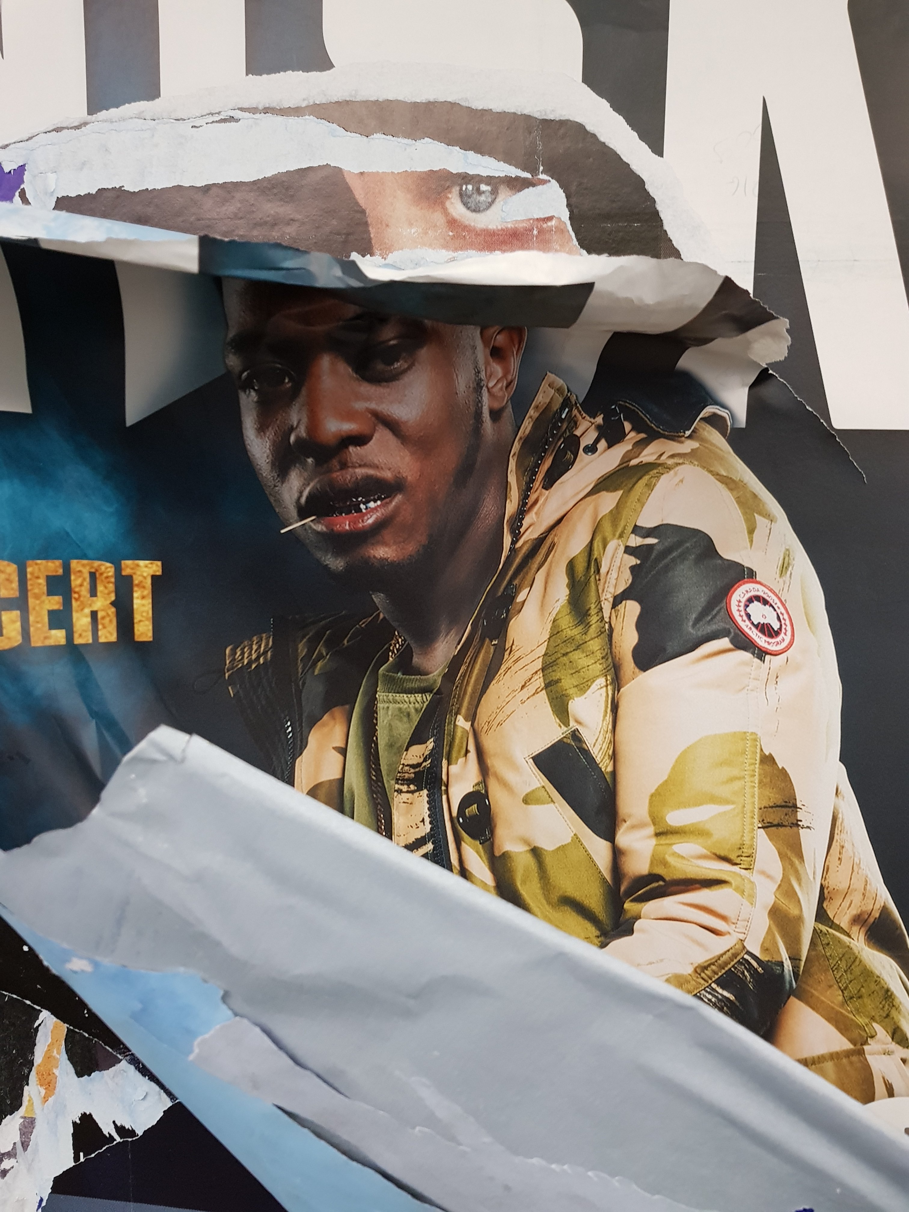 Un "Déchiré" de NADJI pour illustrer ces pauvres hommes emberlificotés dans leurs clichés machistes... 