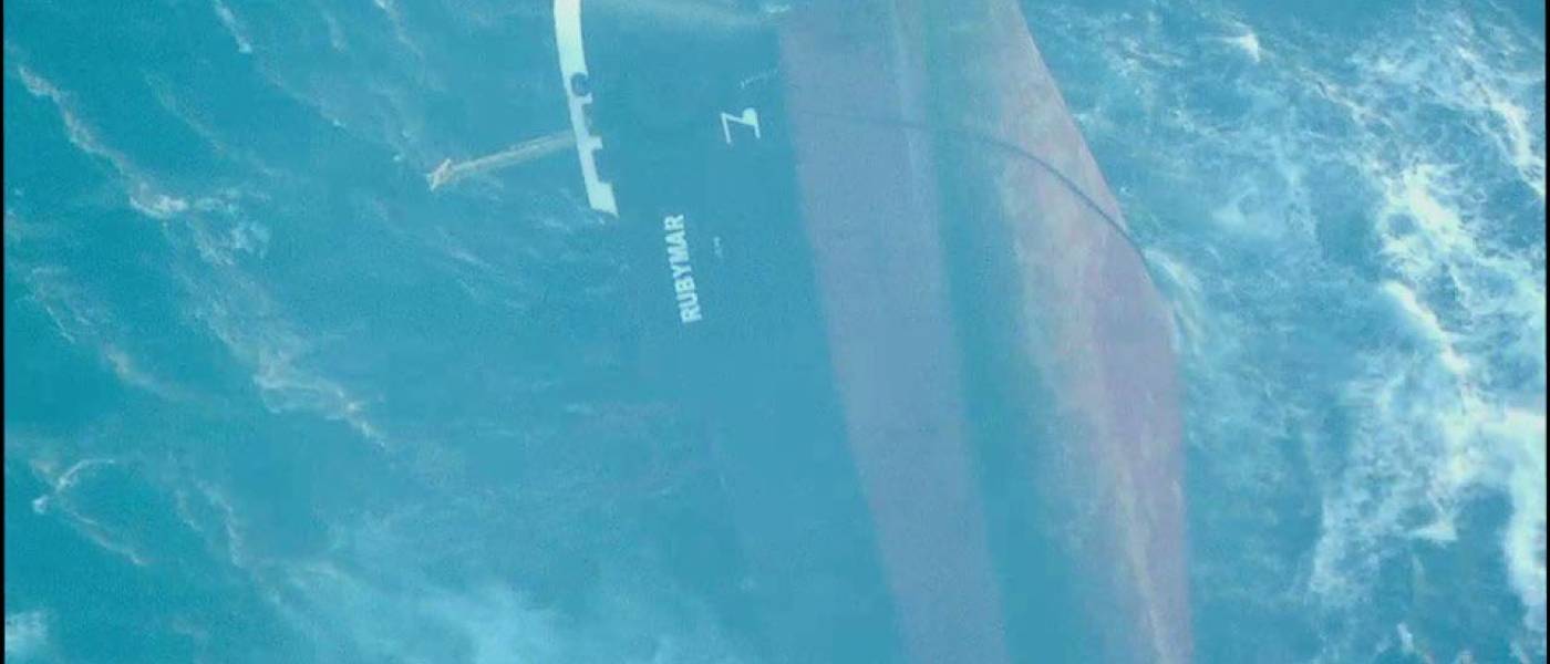 Le Rubymar, en train de sombrer dans les eaux de la mer Rouge © CENTCOM