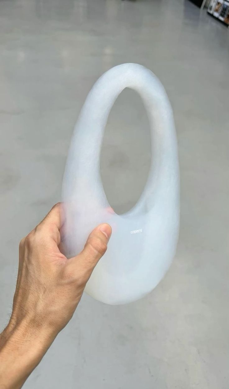 Air Swipe Bag en aerogel Coperni