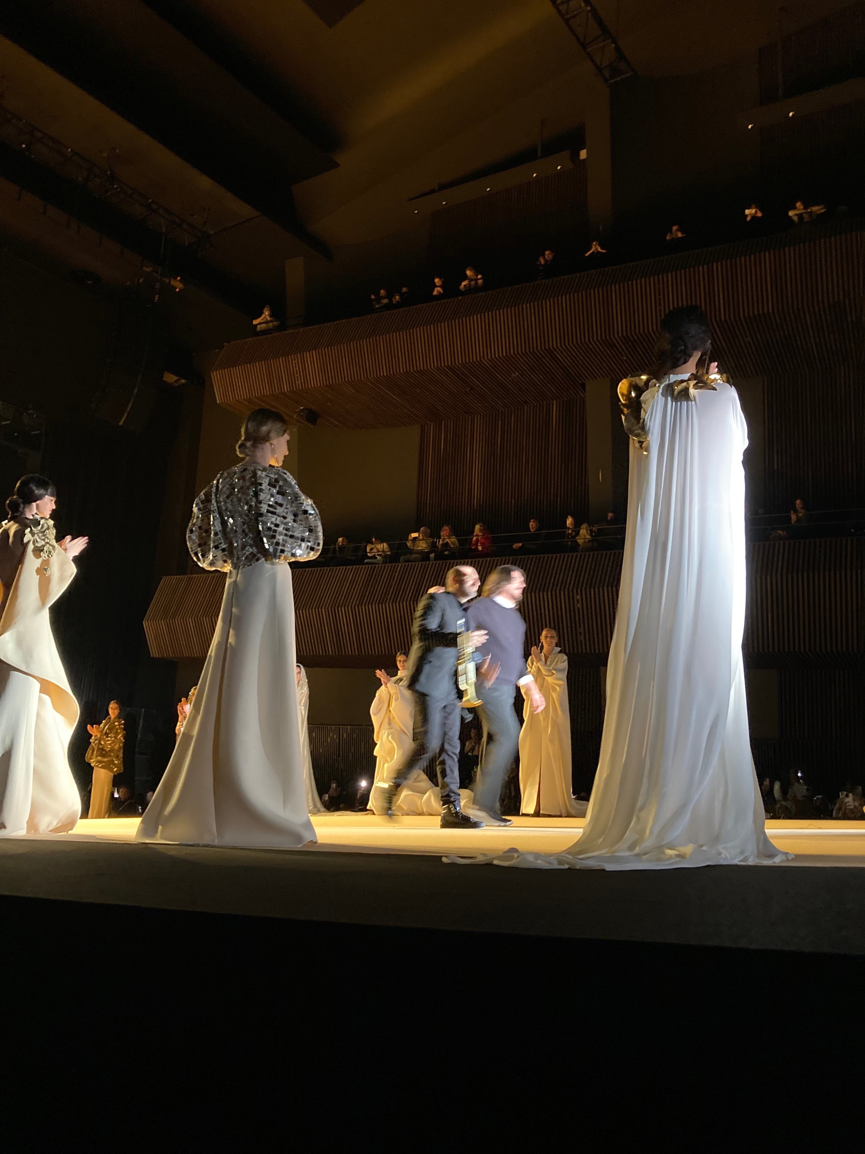 Janvier 2024 : le final du défilé Stéphane Rolland, avec Pierre Martinez