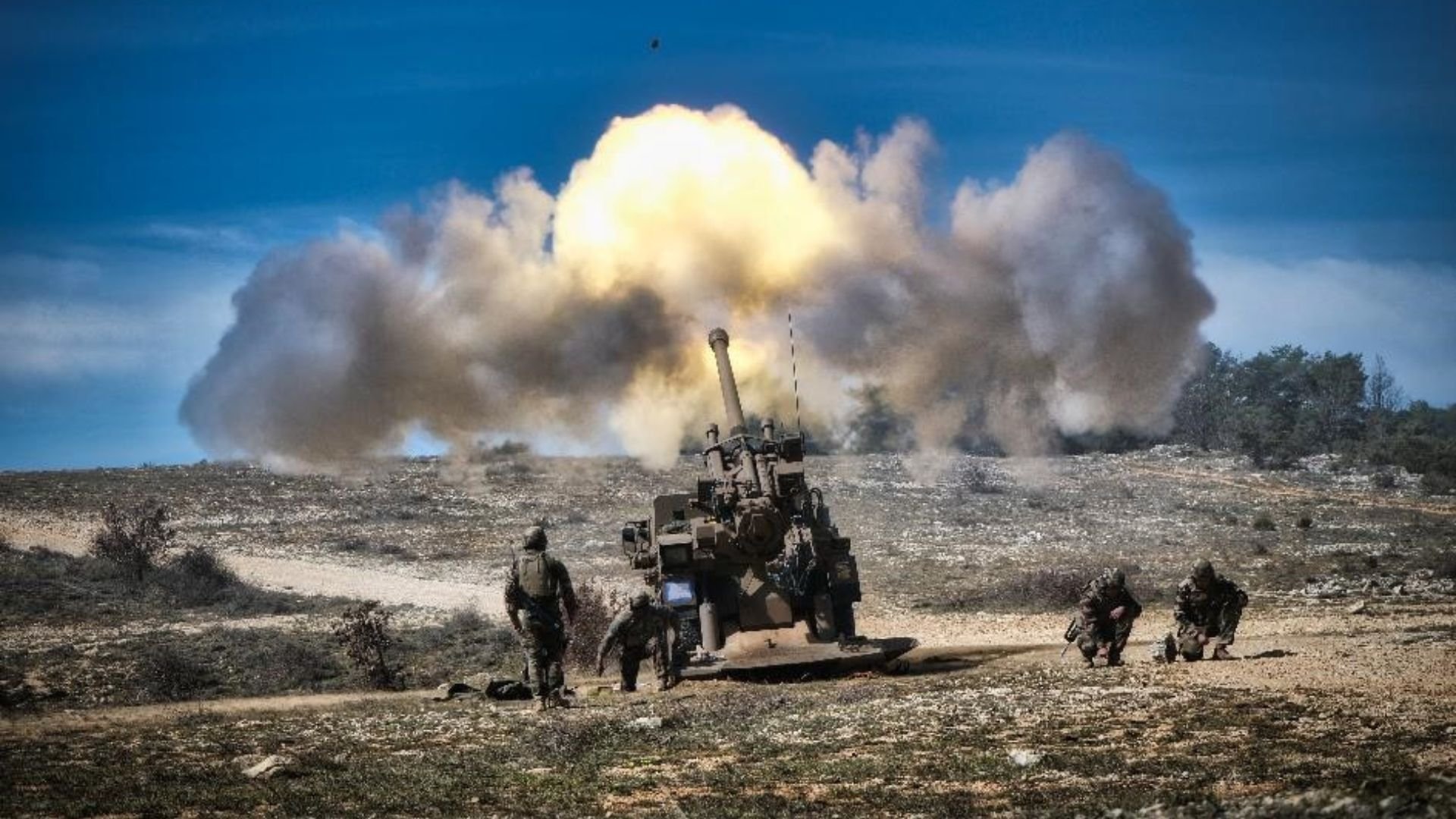 Canon Ceasar en phase de tir ©armée de Terre/Défense