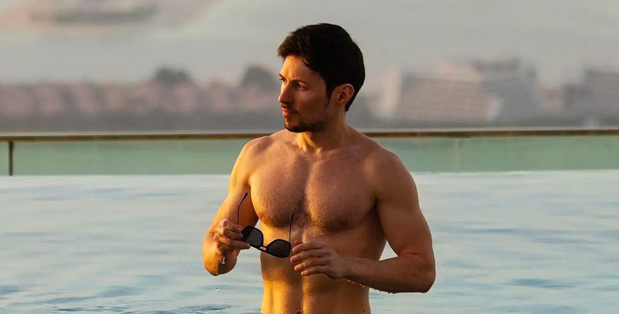 Pavel n'aime pas que les messageries chiffrées, il aime aussi les shooting dans sa piscine à Dubai // © Pavel Durov