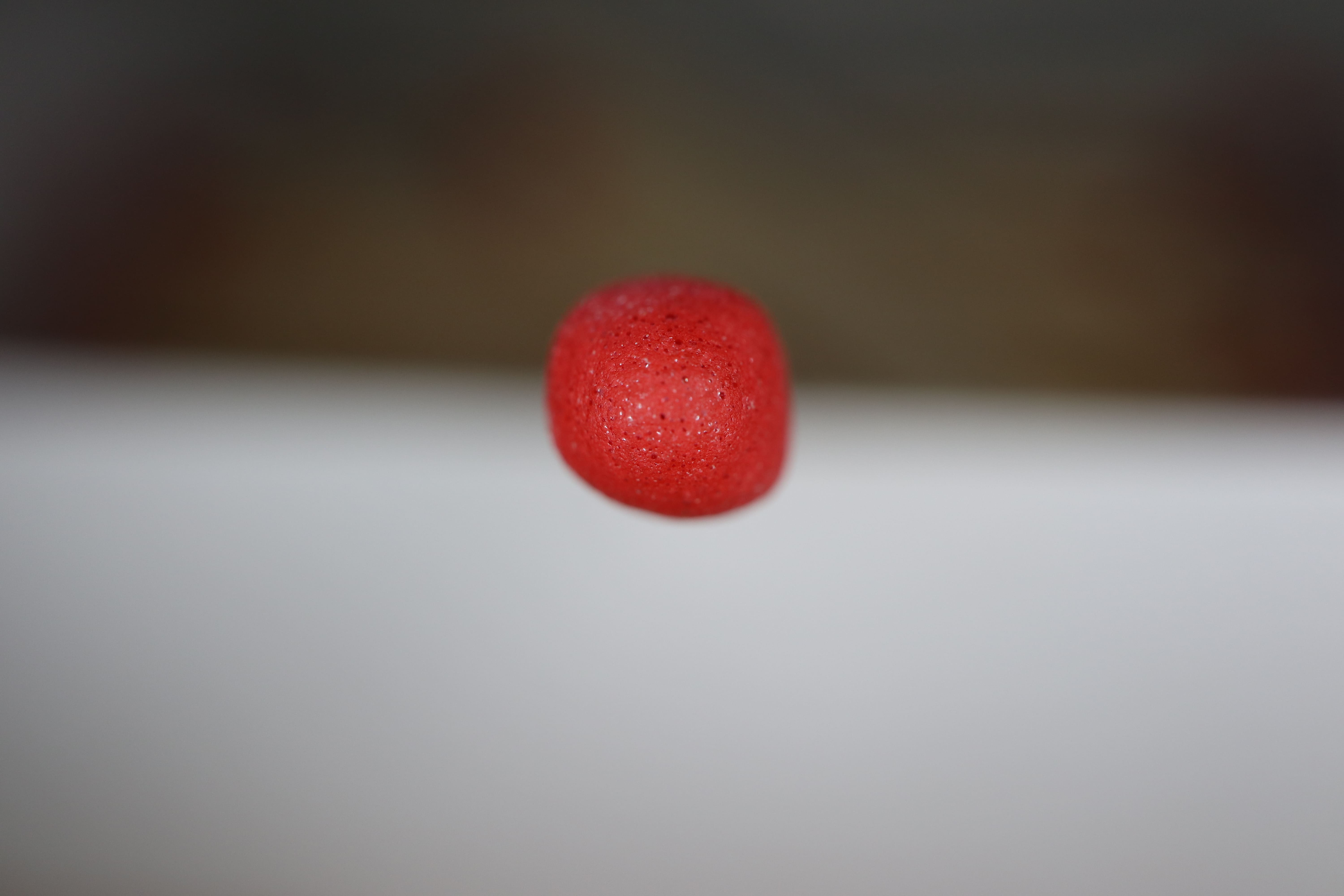 Je tente des choses avec mon nouvel objectif photo en faisant des macros. Vous l'avez ?