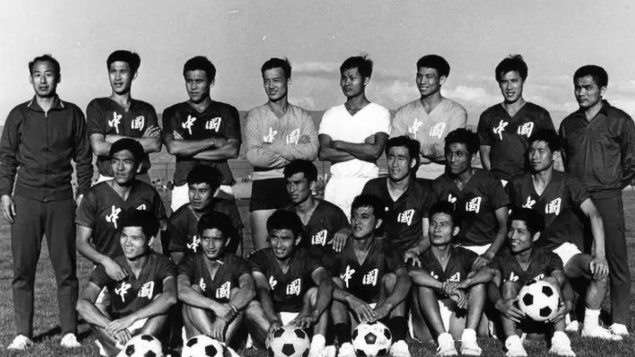 La troisième place de la Chine en coupe d'Asie en 1976 fait presque figure d'exception. À l'international, la sélection va enchaîner les performances décevantes. Source photo : Baidu