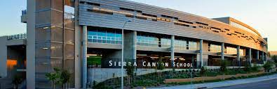 La très réputée Sierra Canyon School, énorme complexe à Los Angeles aux installations dernier cri