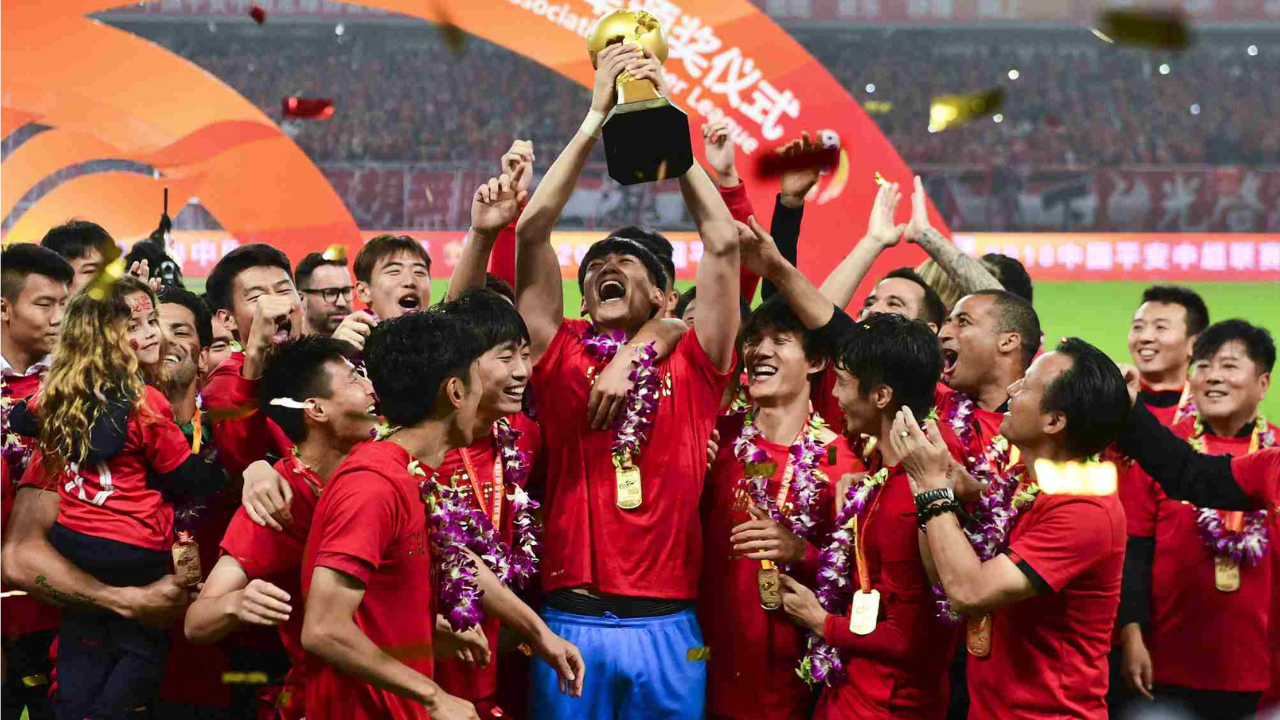 Pour faire exploser le football en Chine, les entreprises vont dépenser de façon déraisonnée. En 2017, les dépenses en transfert vont atteindre près de 400 millions d'euros. Source image : VCG Photo  