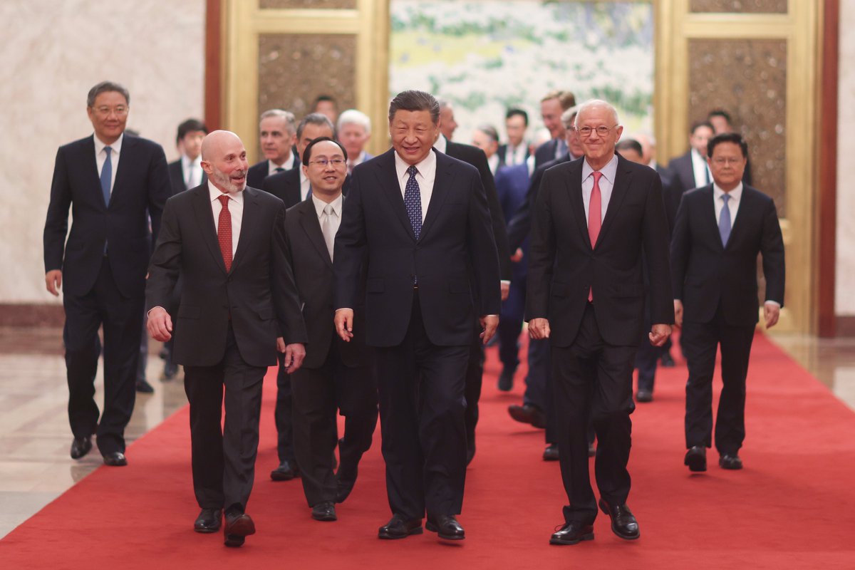 Le président chinois Xi Jinping, au centre, lors de sa rencontre avec 17 chefs d'entreprise américains, le 27 mars 2024. © Hua Chunying/X