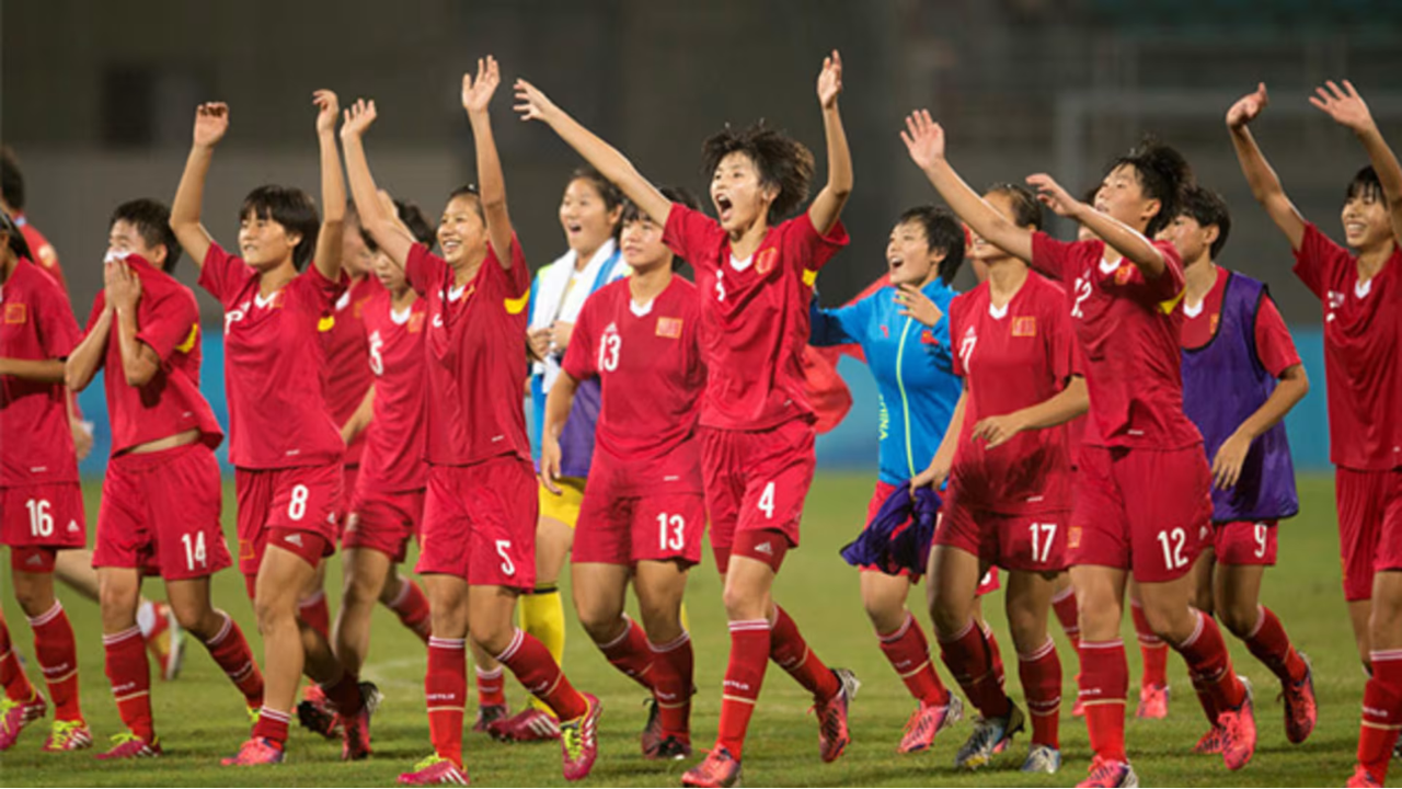 Le championnat chinois tout comme la sélection nationale n'atteindront probablement jamais les sommets... et si l'espoir reposait sur l'équipe féminine ? Finaliste de la coupe du monde et nonuple vainqueur de la coupe d'Asie. Source photo : Olympics.