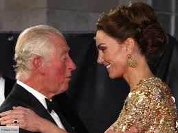 Charles apprécie sa belle-fille. Ils luttent chacun à leur manière