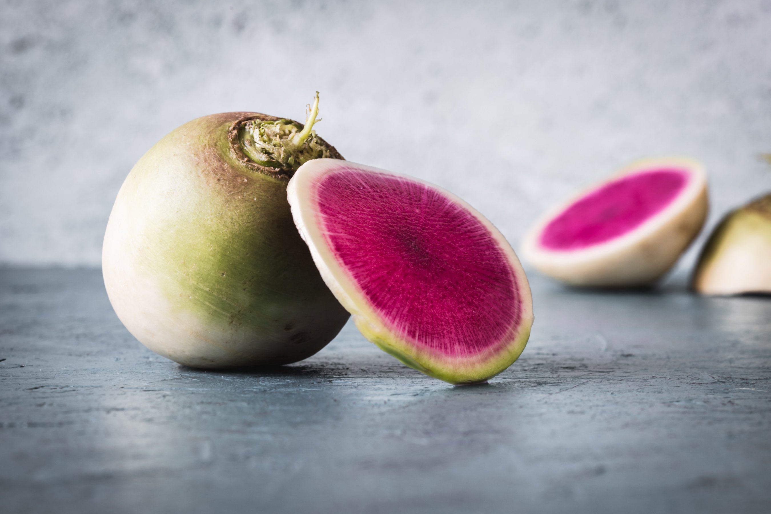 Radis red meat dans sa robe fuchia