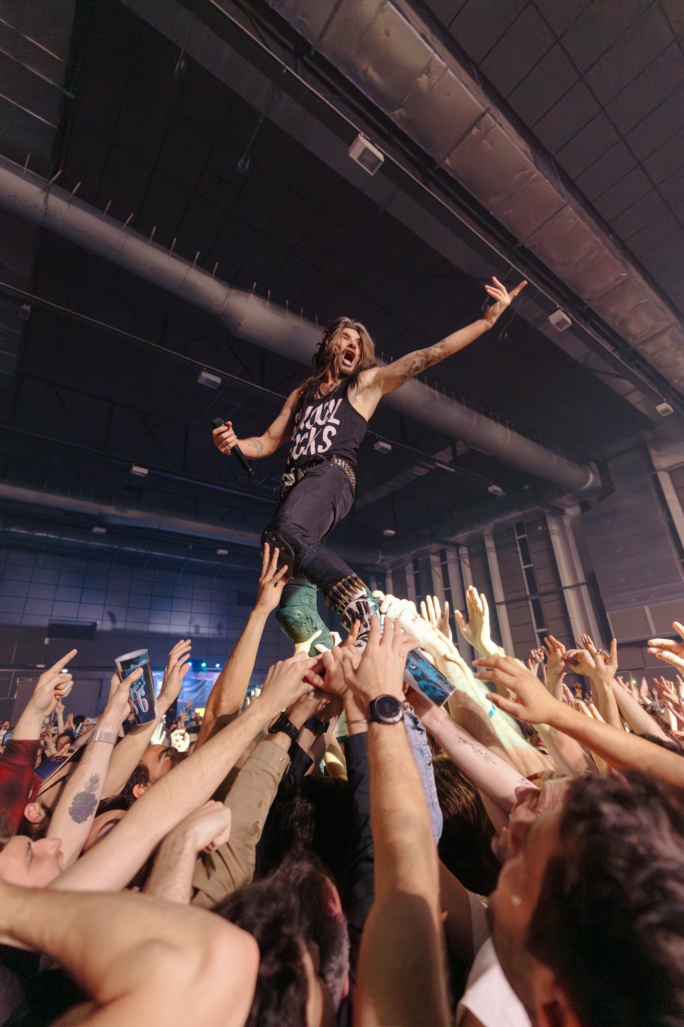 Le chanteur Frah du groupe Shaka Ponk, à l'Ocean Fest de Biarritz. (photo Louis Derigon)