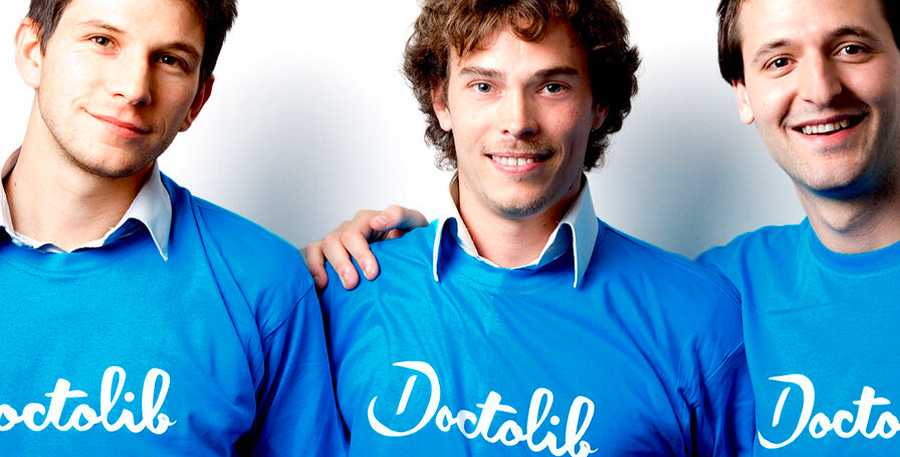 Zuckerberg avait le hoodie de teenager, Doctolib aura le t-shirt bleu // © Doctolib