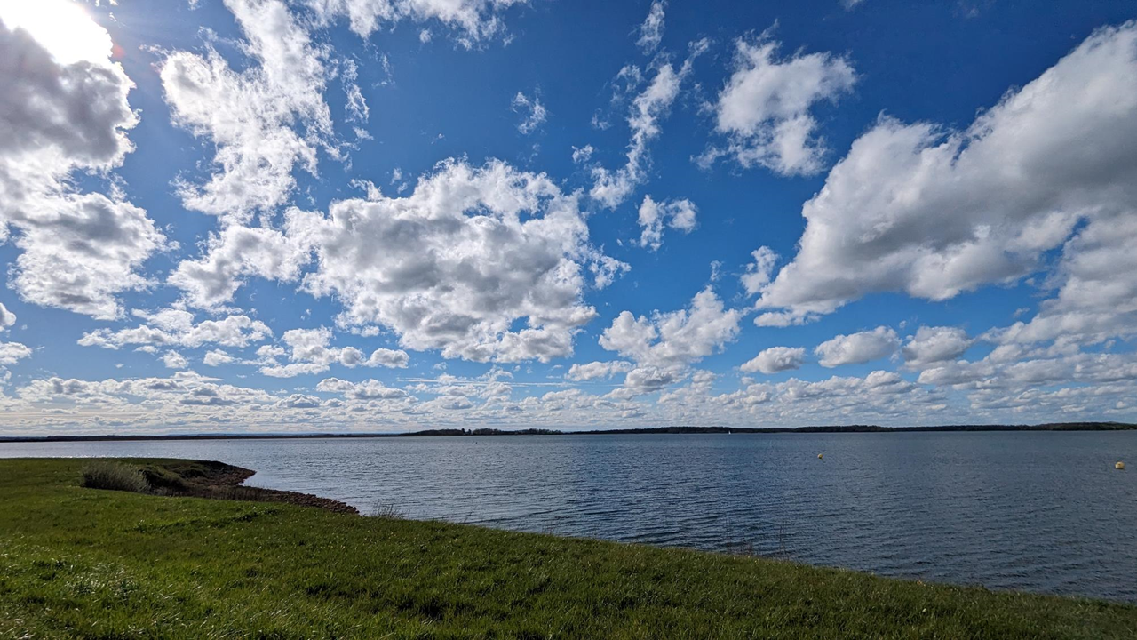 Et on termine par ce joli paysage capturé à Mesnil-Saint-Père, avec vue sur le lac d'Orient.
