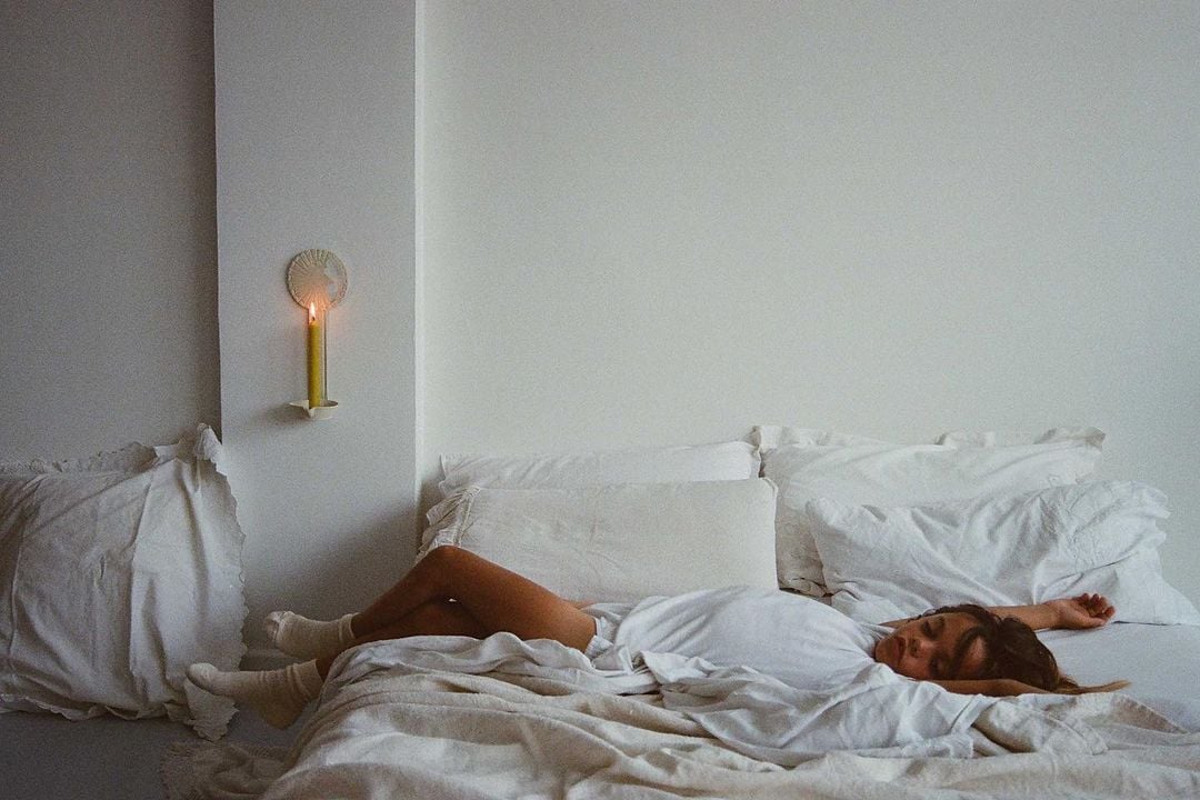 Helios Selene, Dora Daar