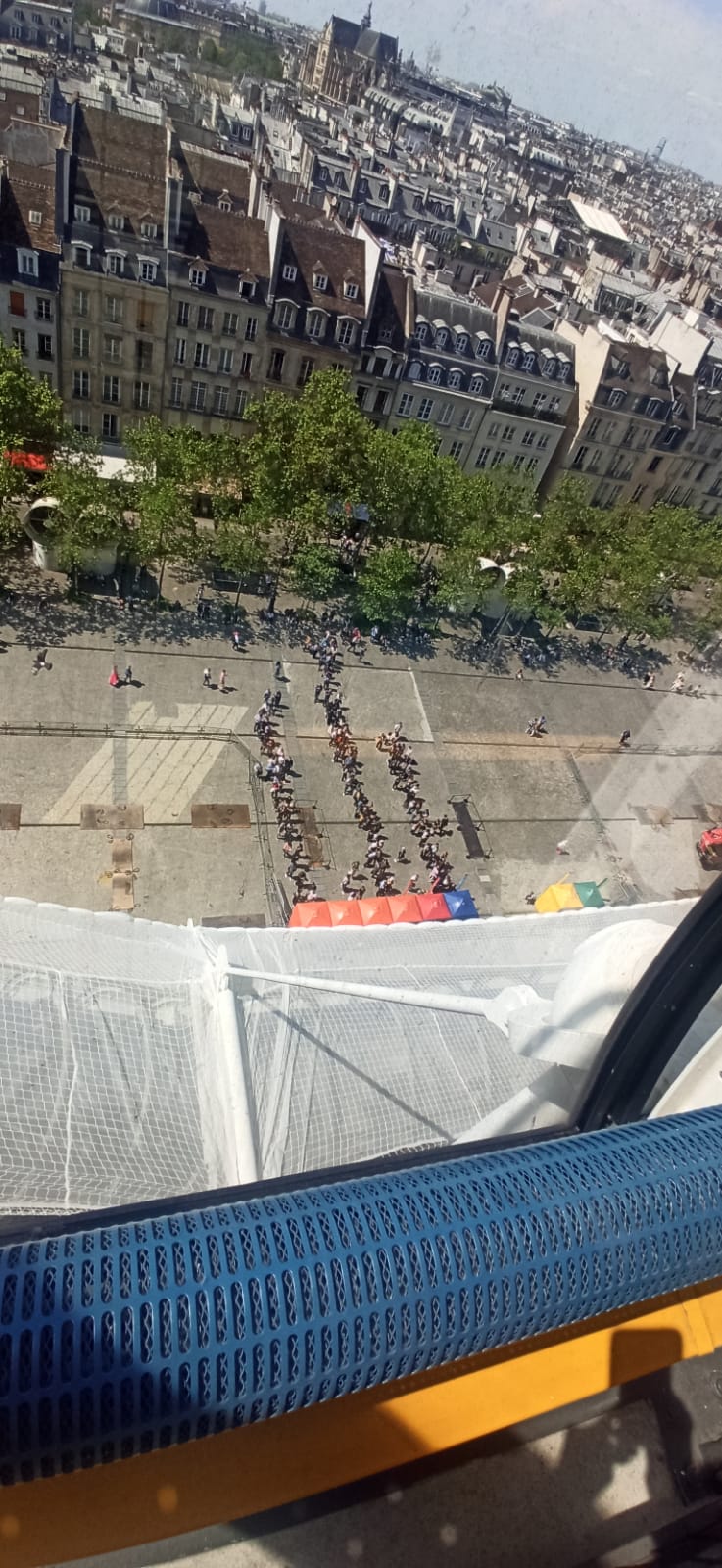 Beaubourg et ses queues, vu d'en haut