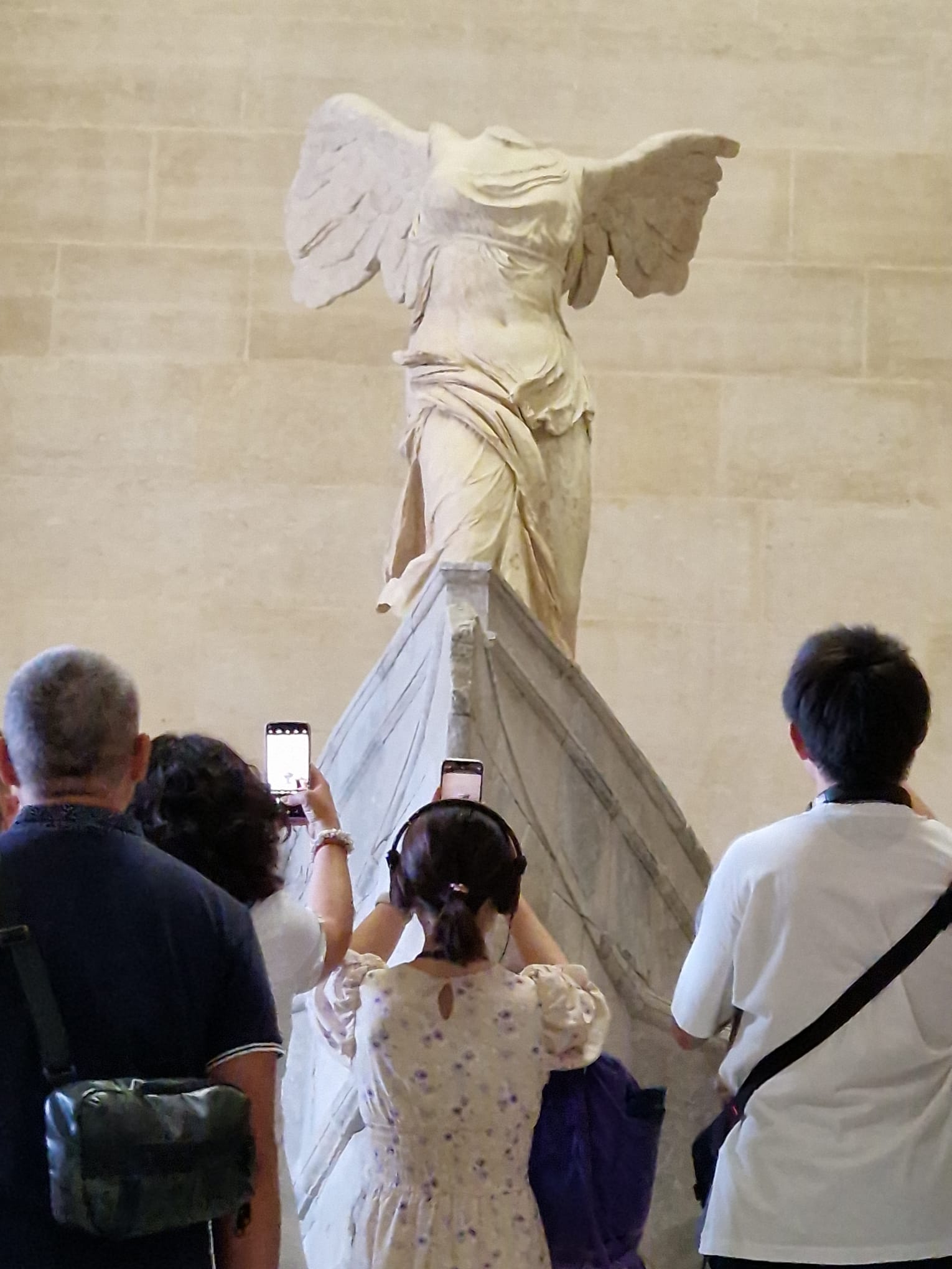 La Victoire de Samothrace au Louvre... qui bat tous les records de queue.