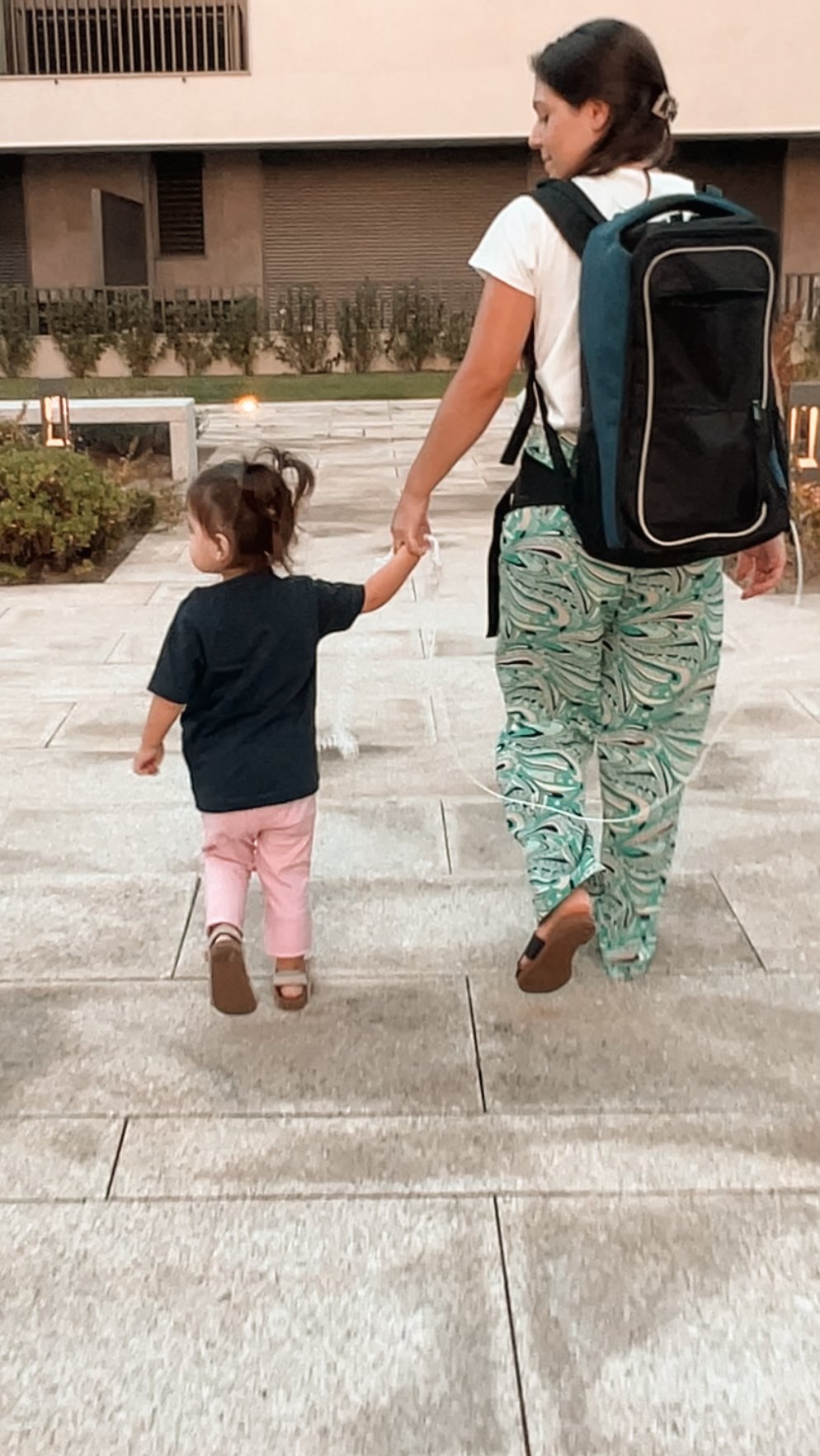 Main dans la main pour la vie