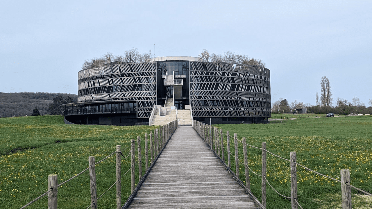 Le MuséoParc d’Alésia. Déjà il a de l’allure mais en plus c’était vraiment pas mal dedans aussi !