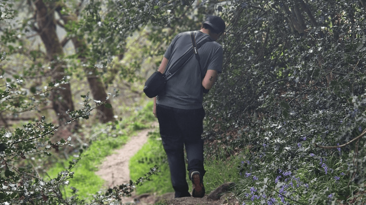 Serial photographe vu de dos.