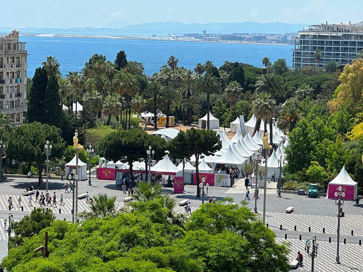 Vue du village du Festival du Livre de Nice © DR