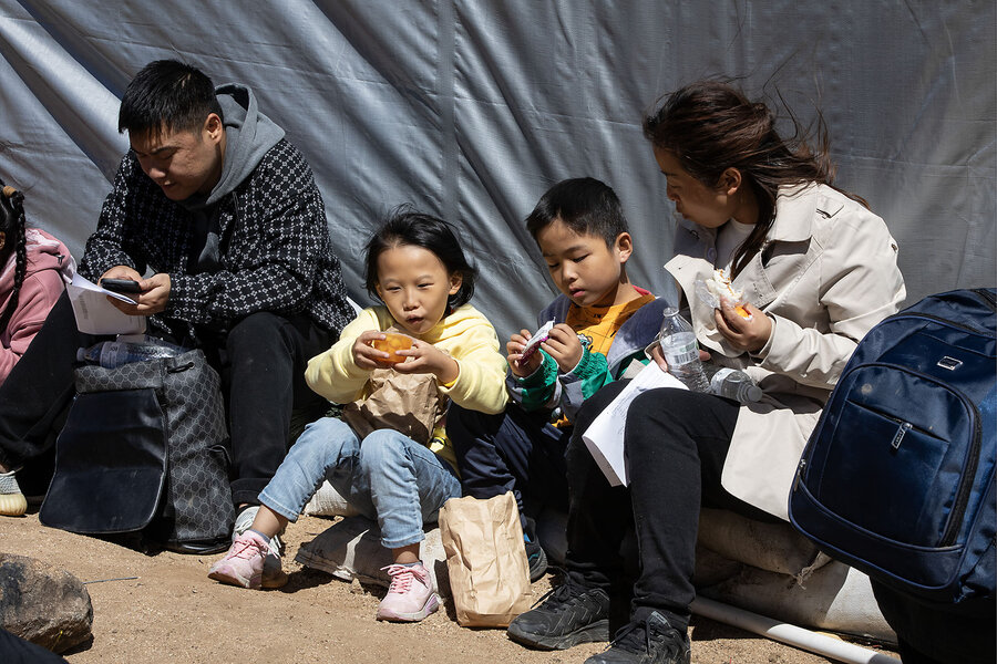 Des espions sanguinaires à la solde du parti attendant de se faire récupérer par la police aux frontières (TCSM)