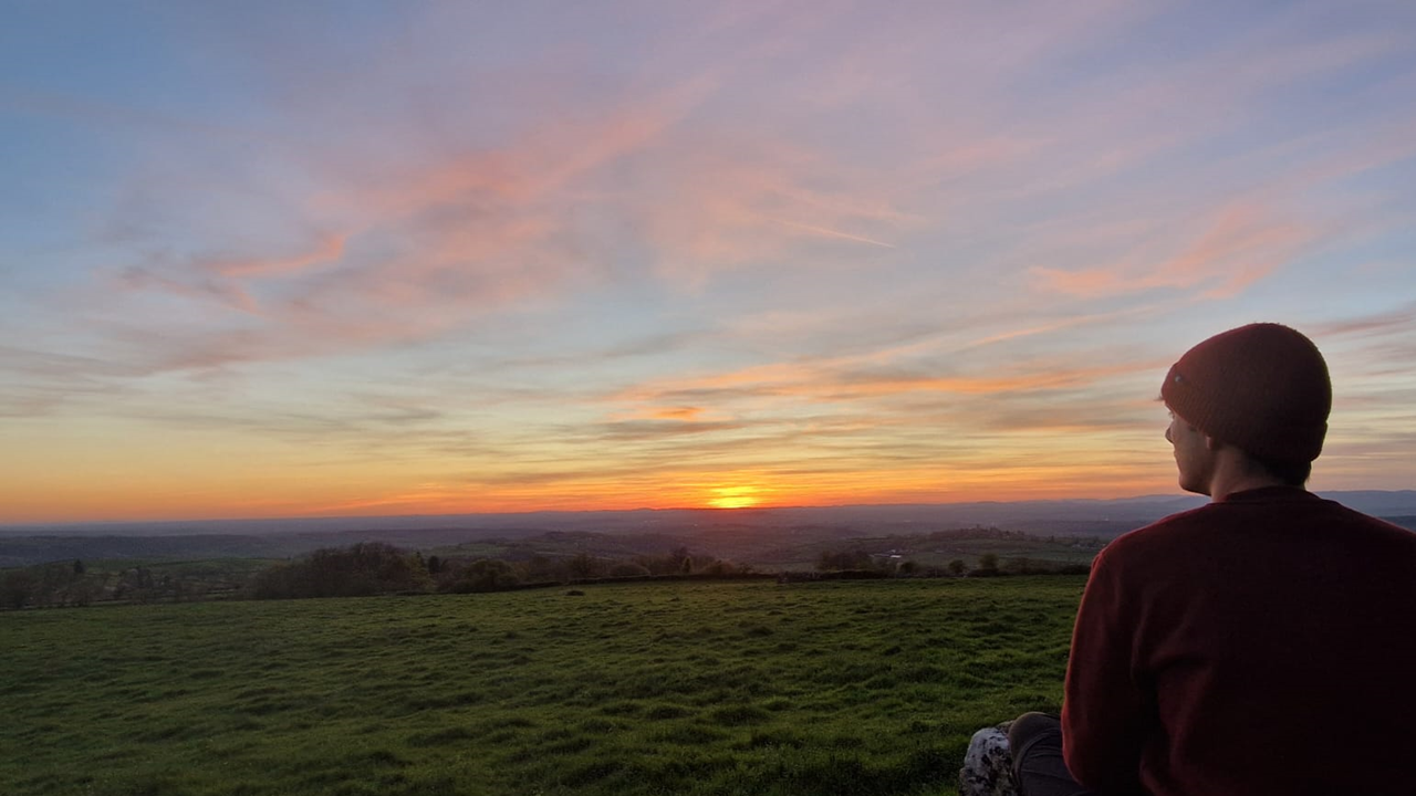 La grosse boule jaune orangé et la petite tête rouge. On s’installe et contemple le spectacle. Avec nos yeux et avec nos objectifs 📷