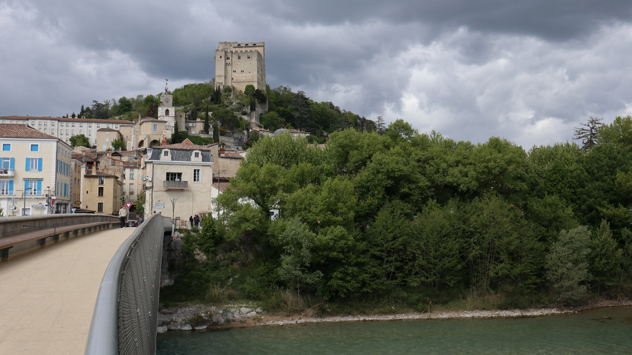 Oh les vilains nuages (moi j'aime bien) 🌧️