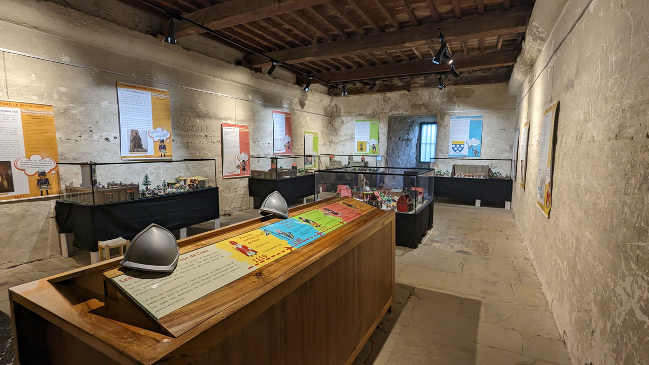 Arrivé au sommet, je grimpe dans la tour et comme toujours, je commence par la partie consacrée aux enfants. Moi qui adore les playmobils, je suis ravi !