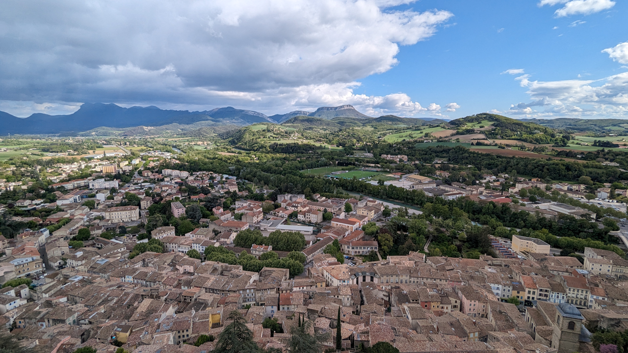 La vue depuis le toit de la tour. Là-haut, je ne faisais pas le malin, mais pour ce spectacle, ça valait bien une sudation de vertige express !