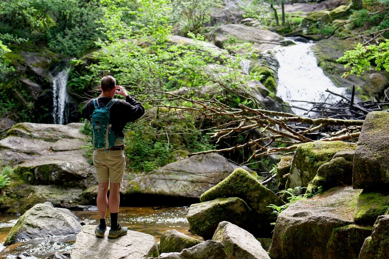 C'est toujours pas moi ! Mais c'est bien la Cascade de la Pisserote…
