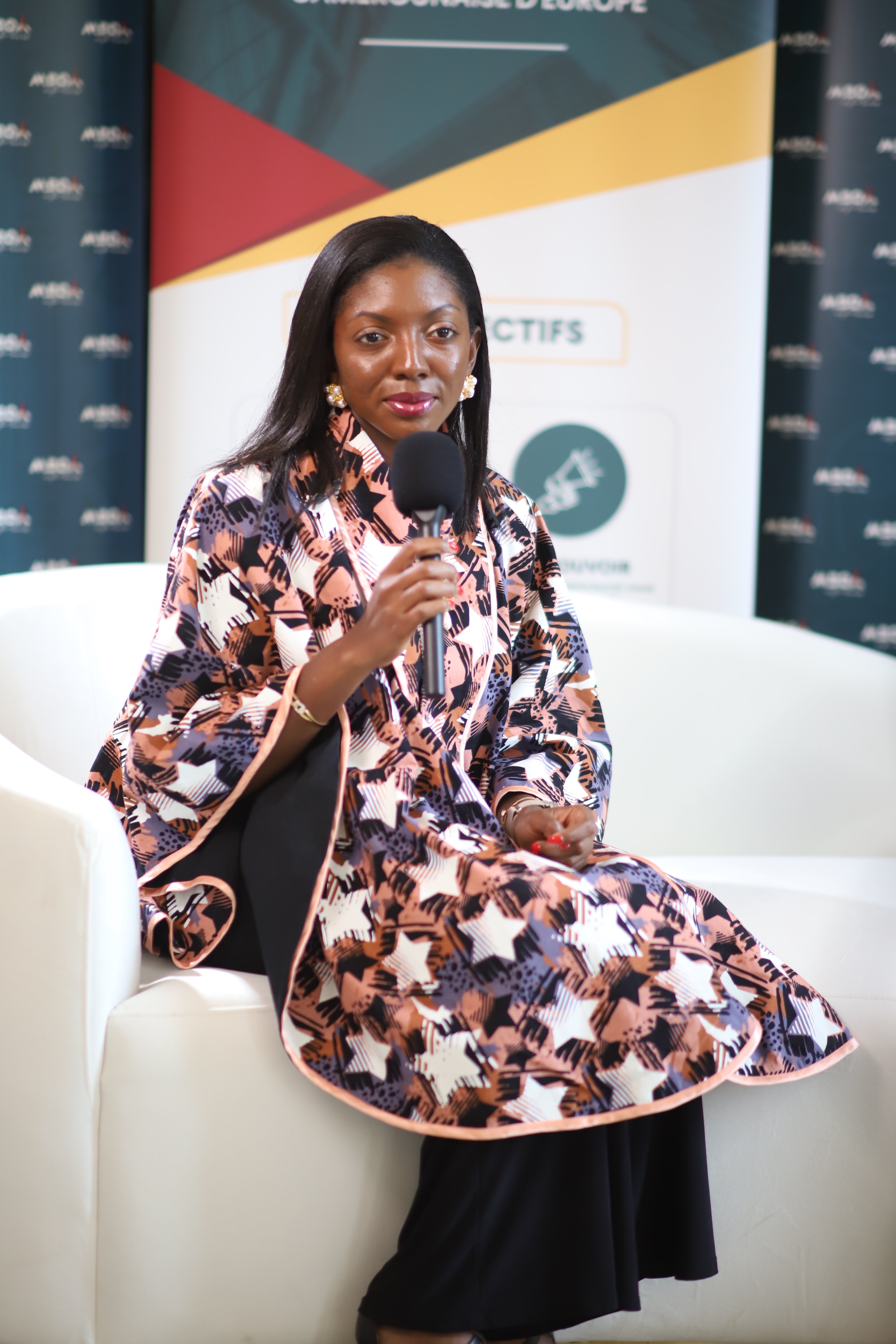 L'ingénieure Reine Dominique Ntone Siké est venue de la Silicon Valley pour encourager les filles à se lancer dans des filières techniques