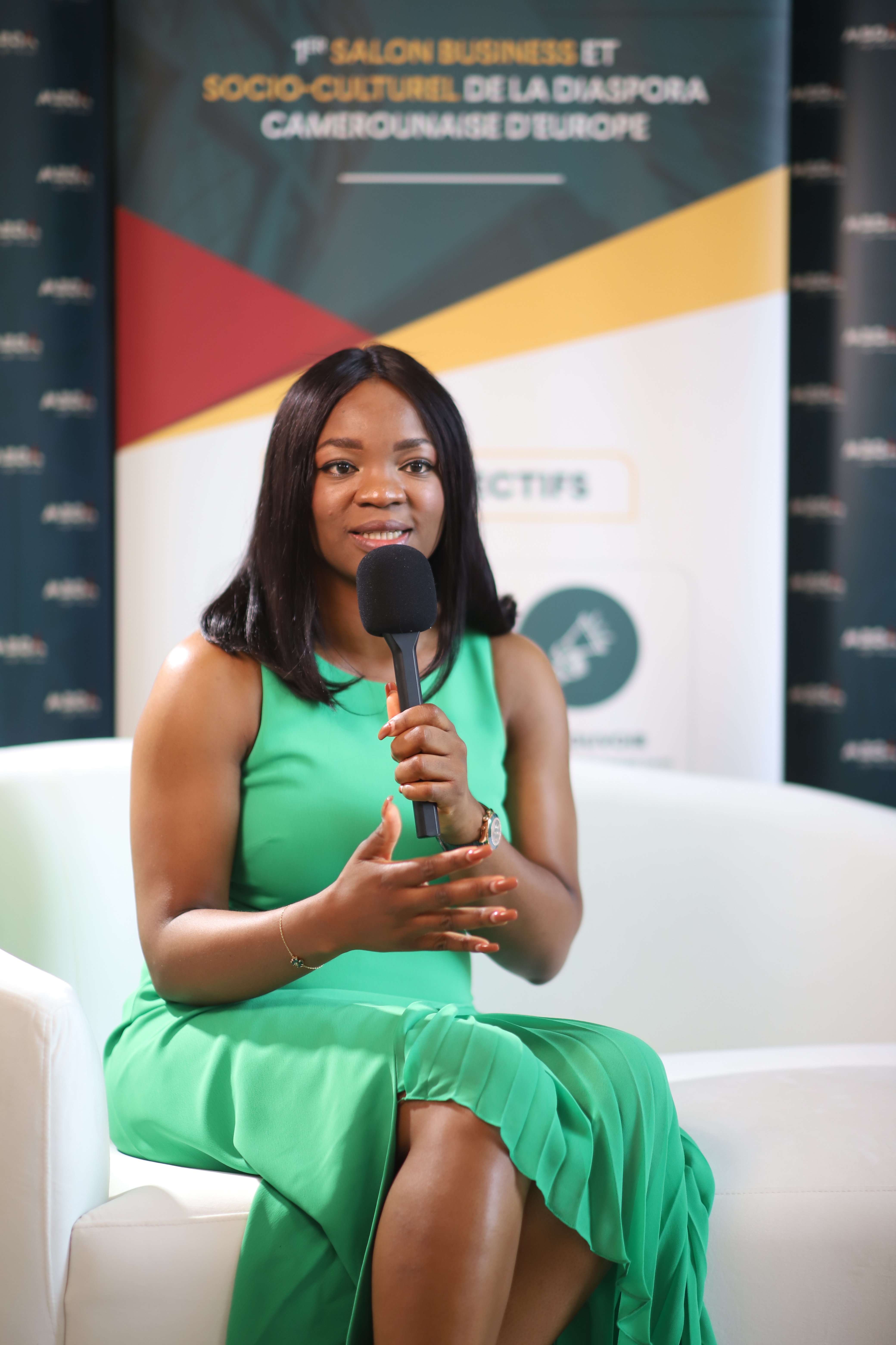 Pour Me Lynda Amadagana, à la tête de son cabinet d'avocats,  il y a encore du chemin à faire dans l'entraide féminine