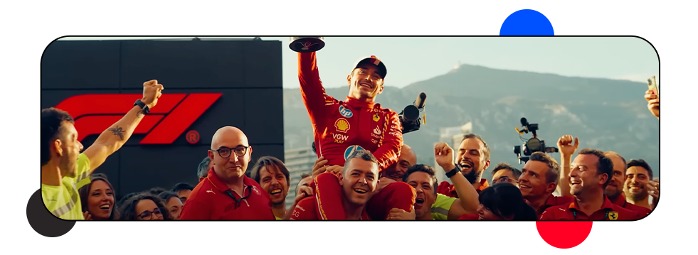 Charles Leclerc sur le toit du monde (et les épaules de ses mécanos) pour sa victoire à Monaco // (Charles Leclerc/YouTube)