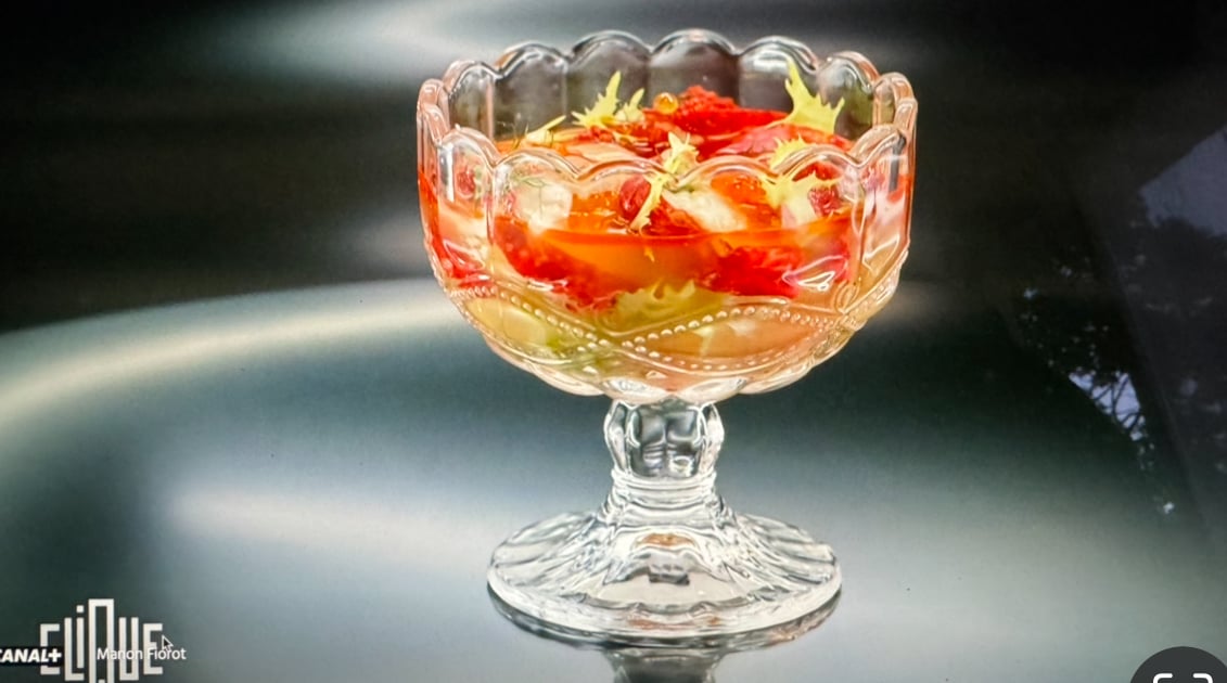 La salade de homard de Valentin Raffali : gelée de tomate, vinaigre de framboise, médaillons de queue de homard blanchie, tomates cerises, laitue, concombre et segments d’agrumes / capture Top Chef (M6) via Clique (Canal+)